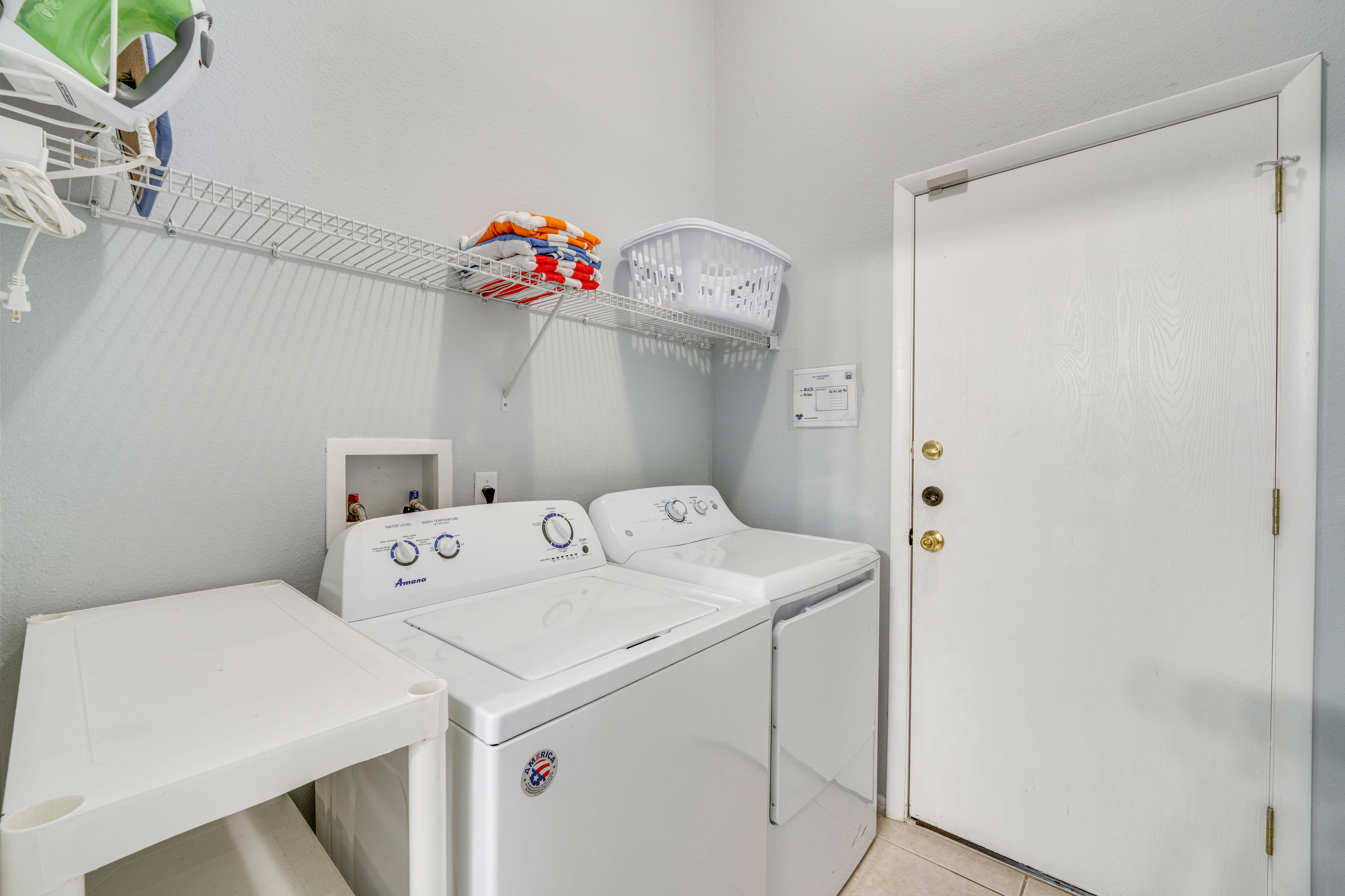 Washer & Dryer | Linens Provided