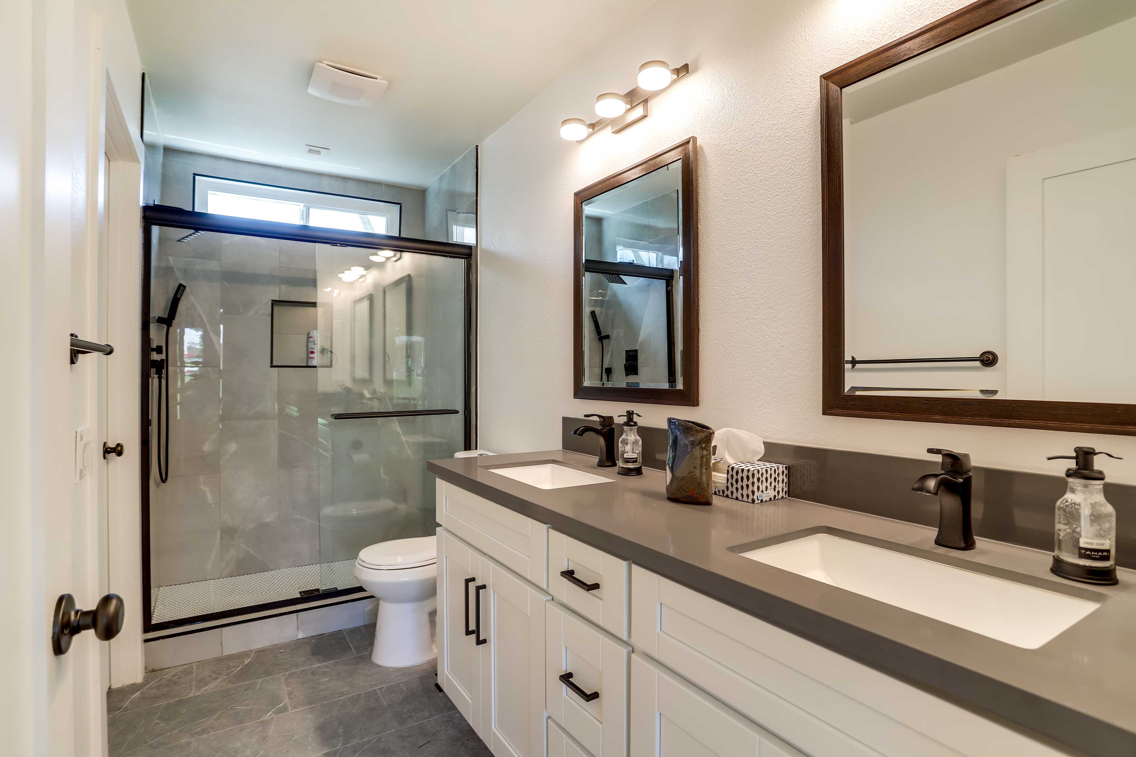 En-Suite Bathroom | Towels Provided | Complimentary Toiletries