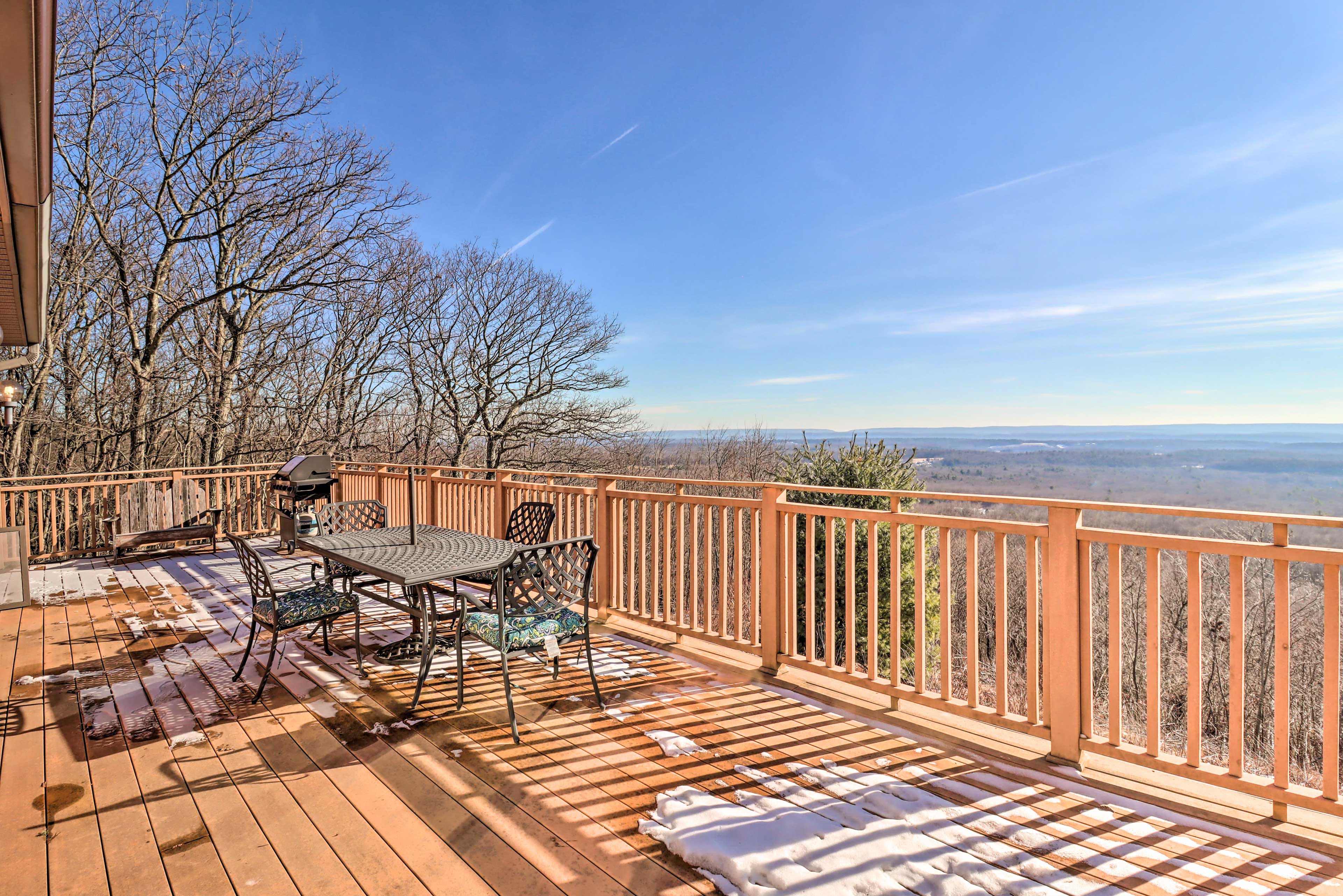 Private Deck | Gas Grill | Valley Views