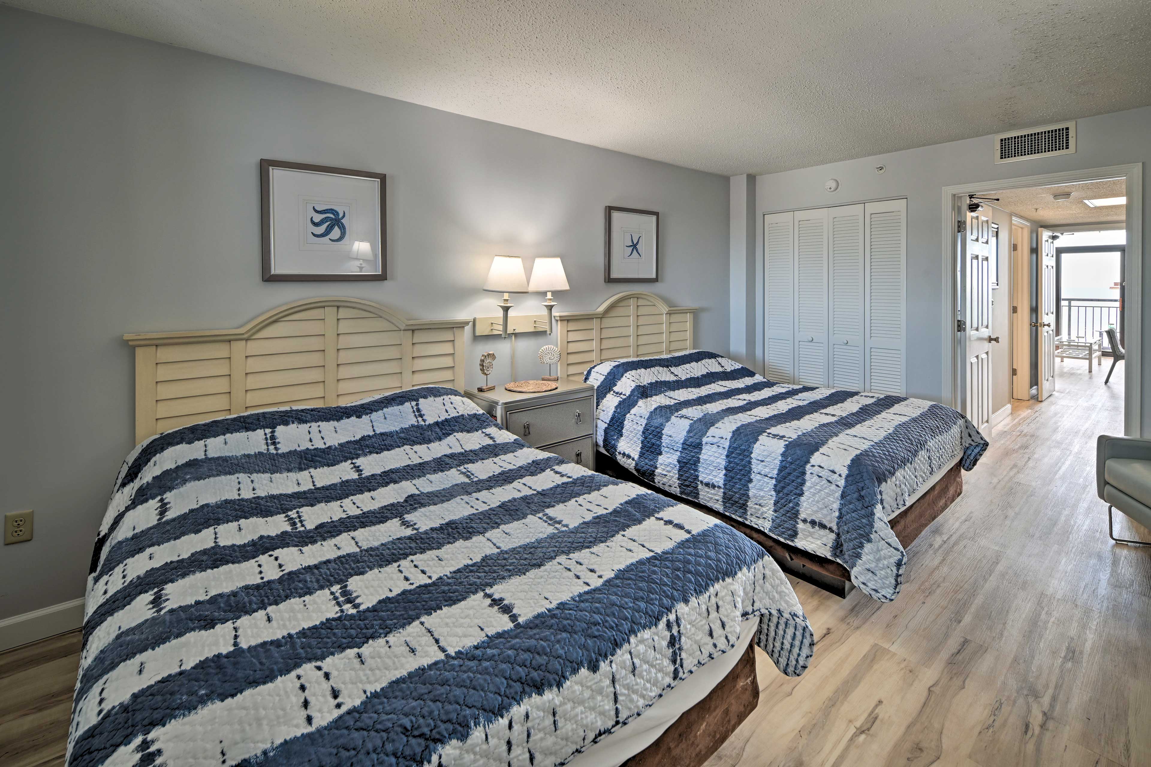 Bedroom | 2 Queen Beds | Towels & Linens Provided