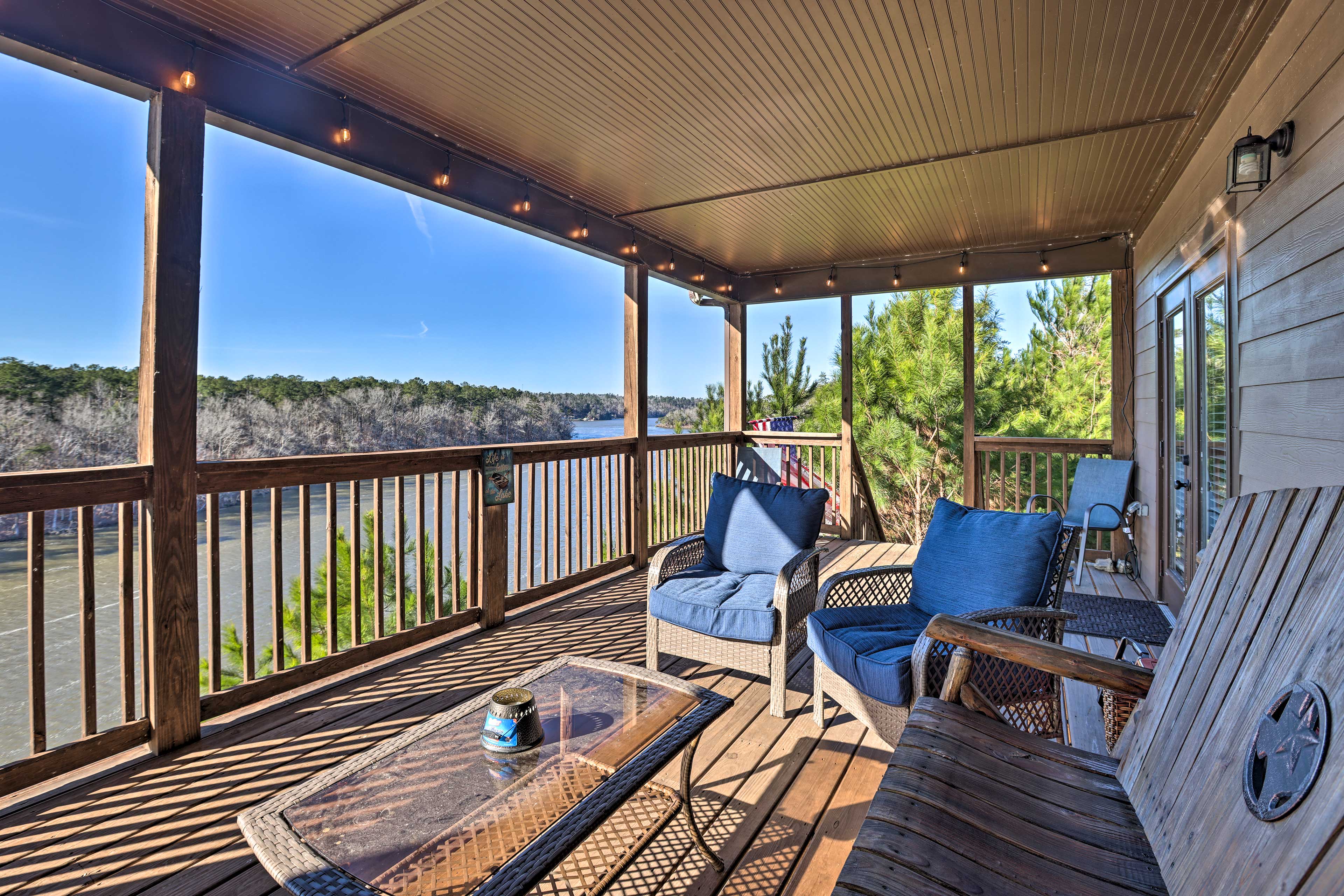 Screened-In Deck | Gas Grill (Propane Provided)