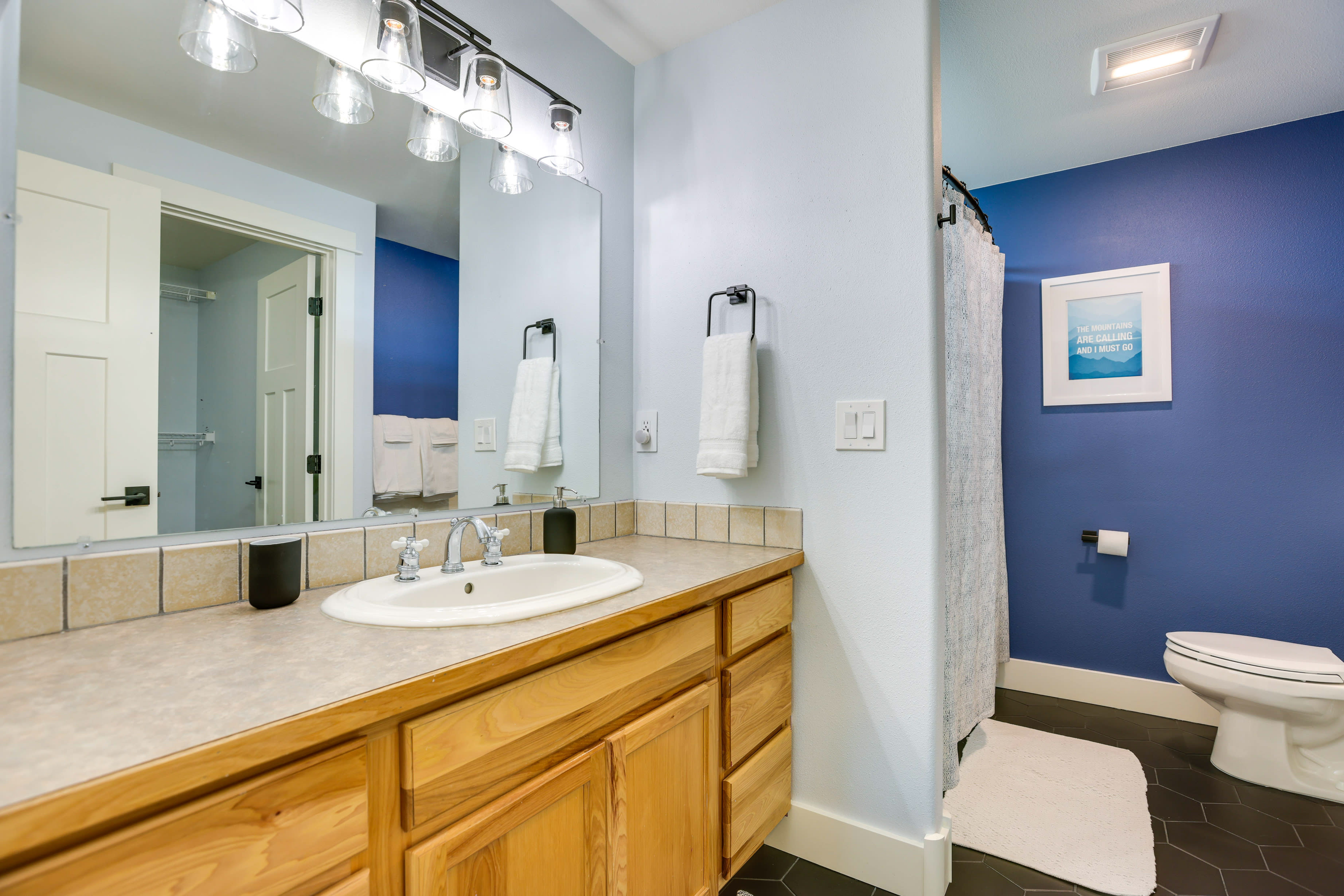 En-Suite Bathroom | Towels Provided