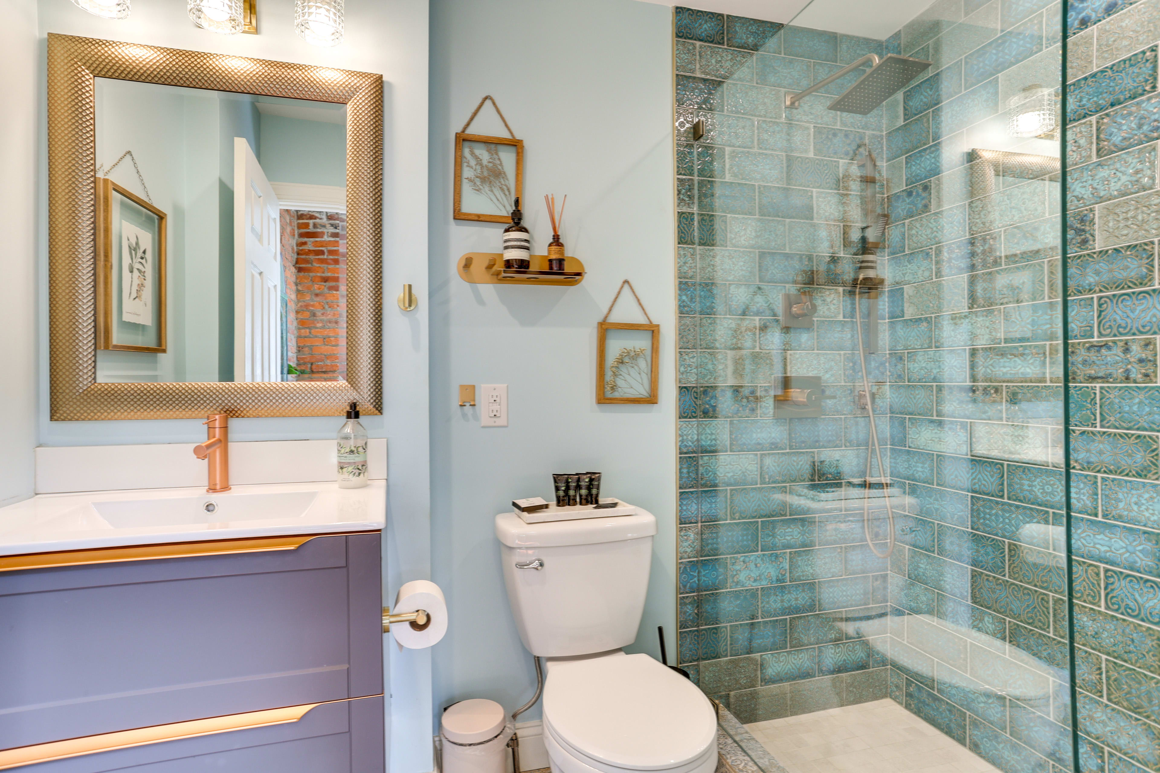 En-Suite Bathroom | Complimentary Toiletries | Towels Provided