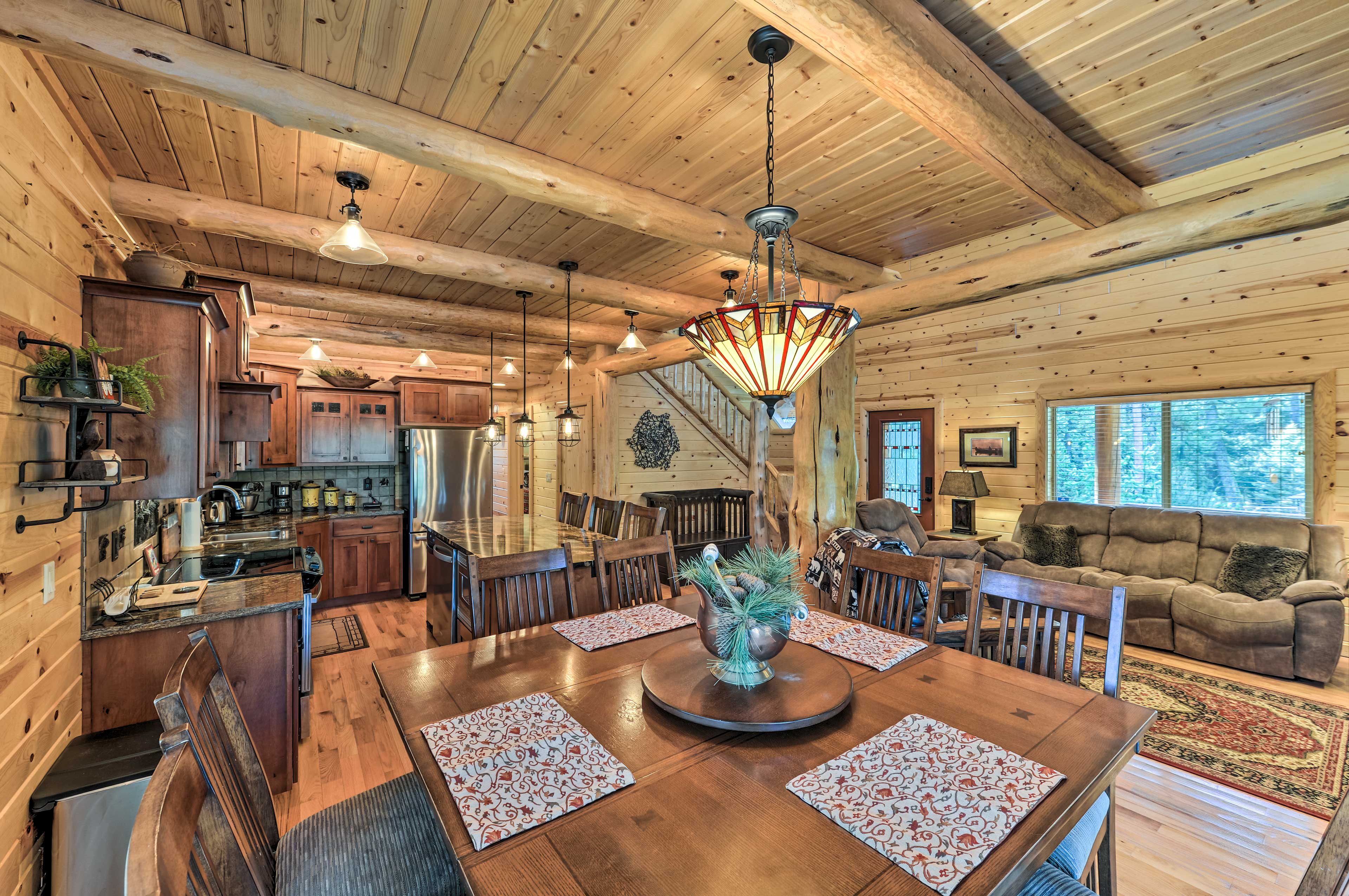 Dining Area | Dishware & Flatware Provided