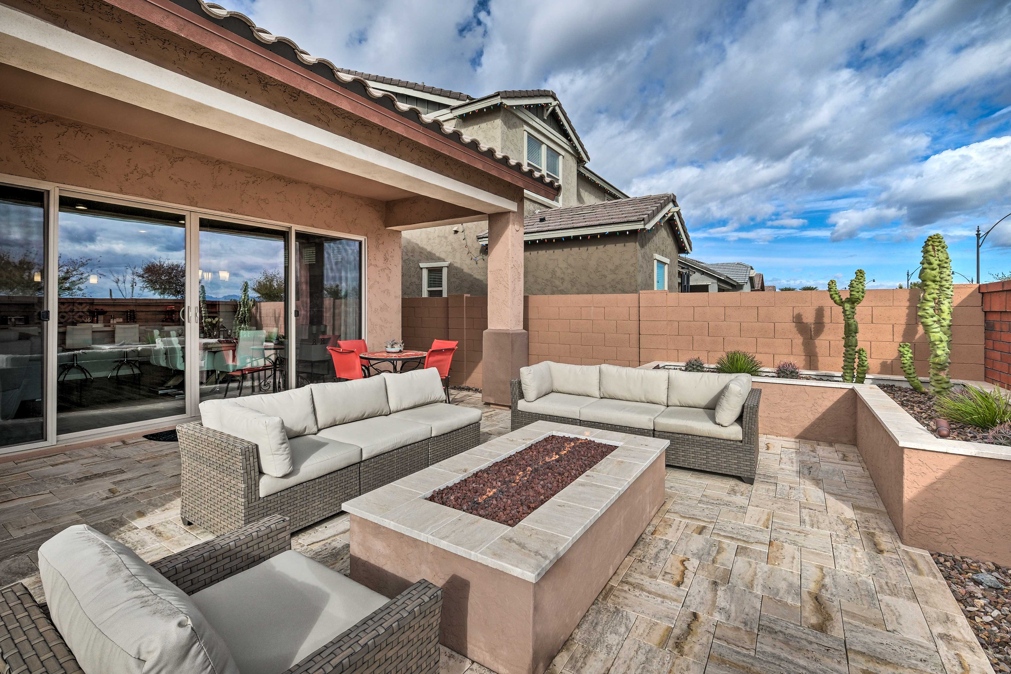 Private Patio | Fenced-In Backyard | Gas Fire Table