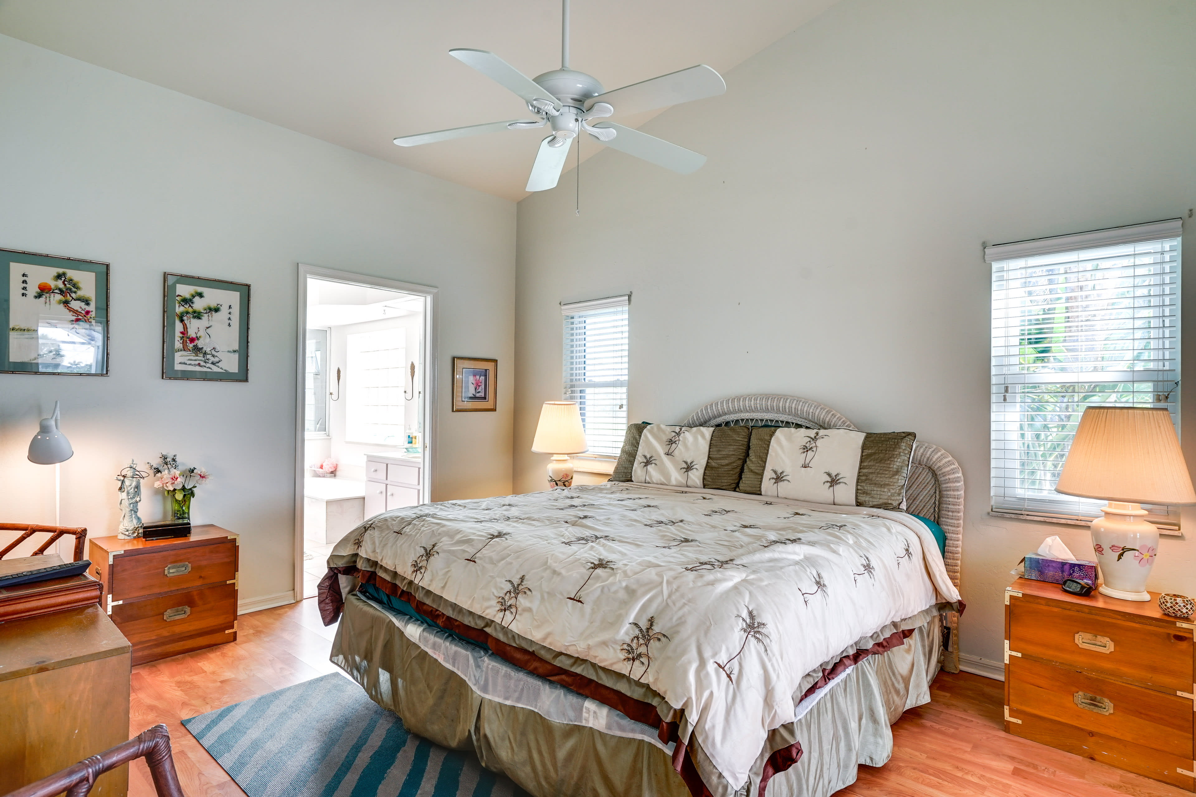 Bedroom 1 | King Bed | Flat-Screen TV | En-Suite Bathroom