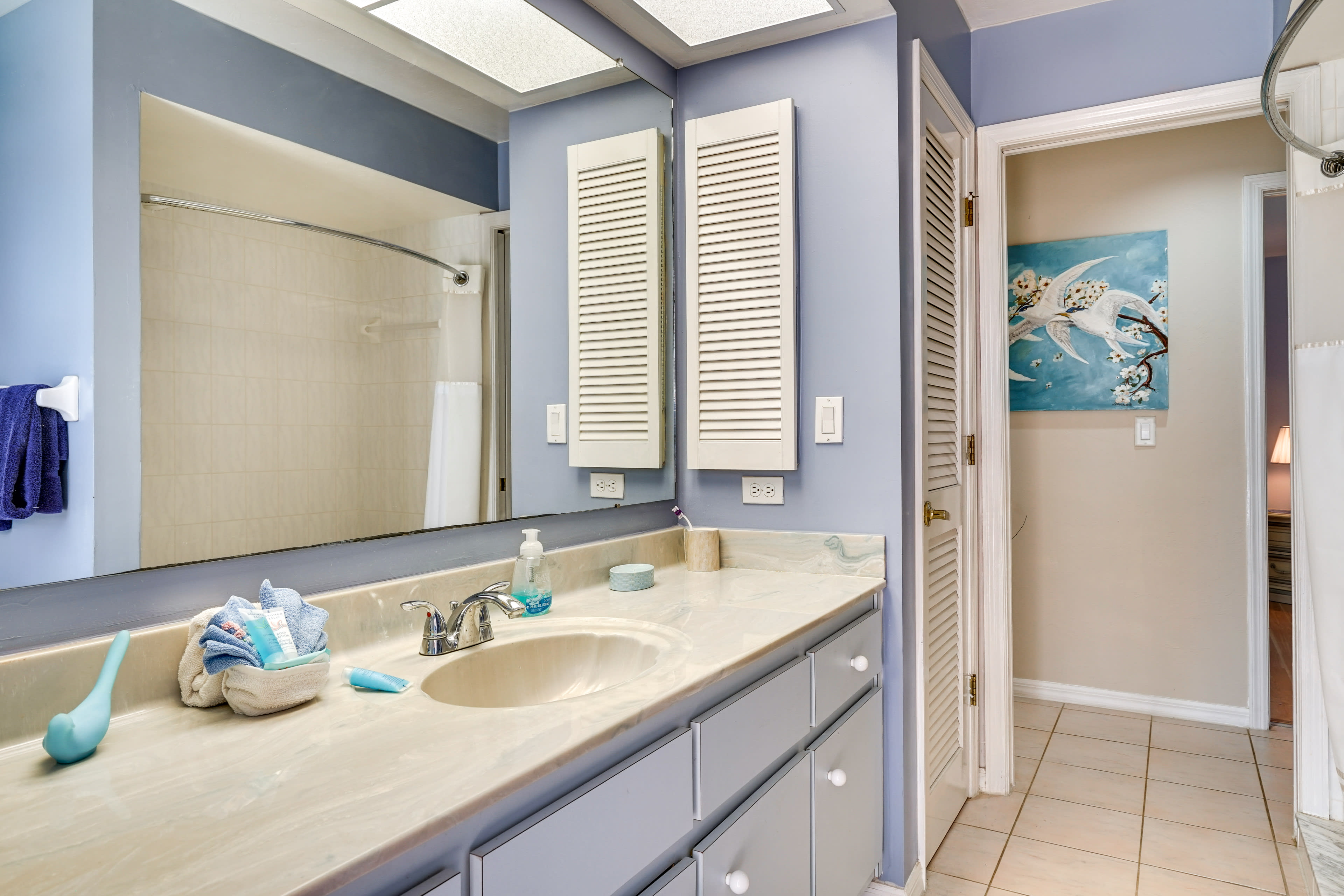 Full Bathroom | Towels Provided