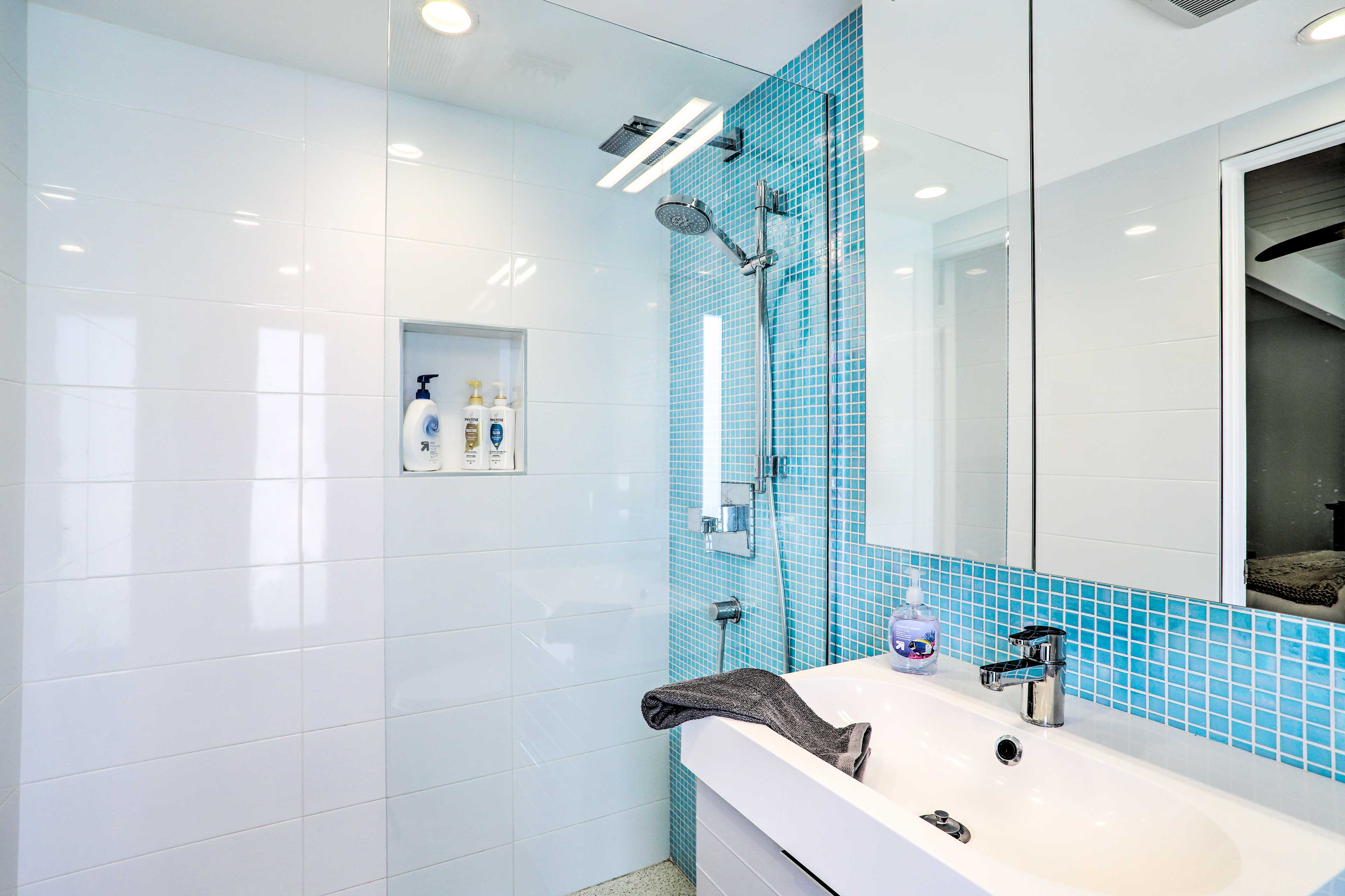 En-Suite Bathroom | Complimentary Toiletries | Hair Dryer