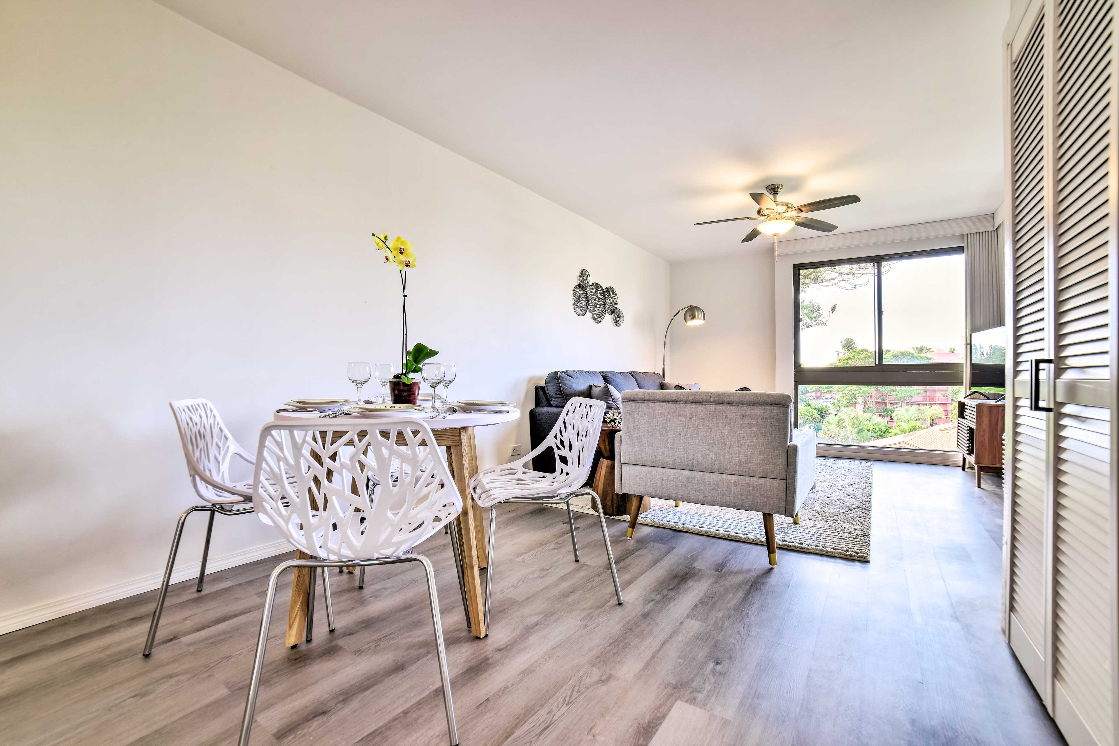 Dining Area | Open Floor Plan