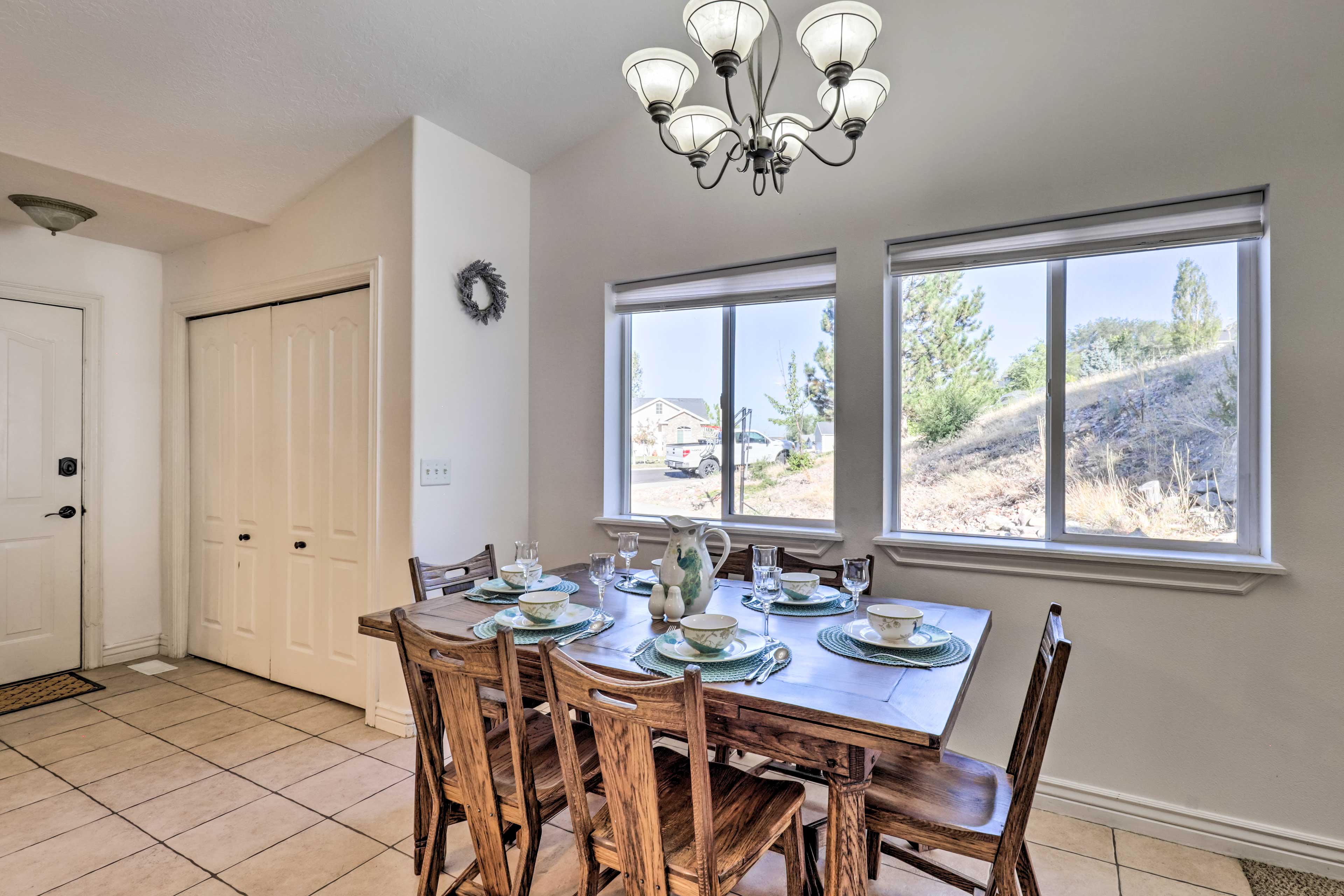 Dining Area | Dining Table | Dishware/Flatware