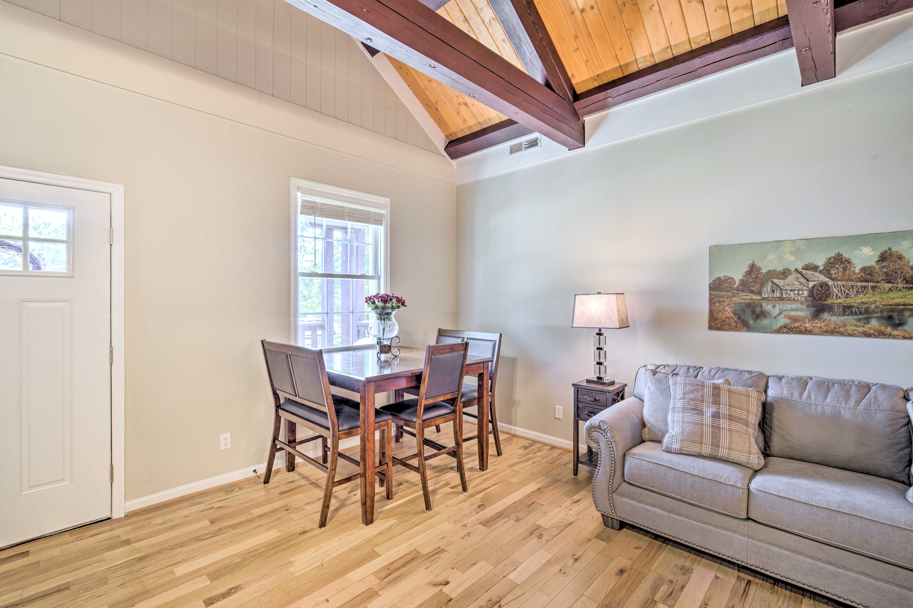 Dining Area | Dishware & Flatware Provided