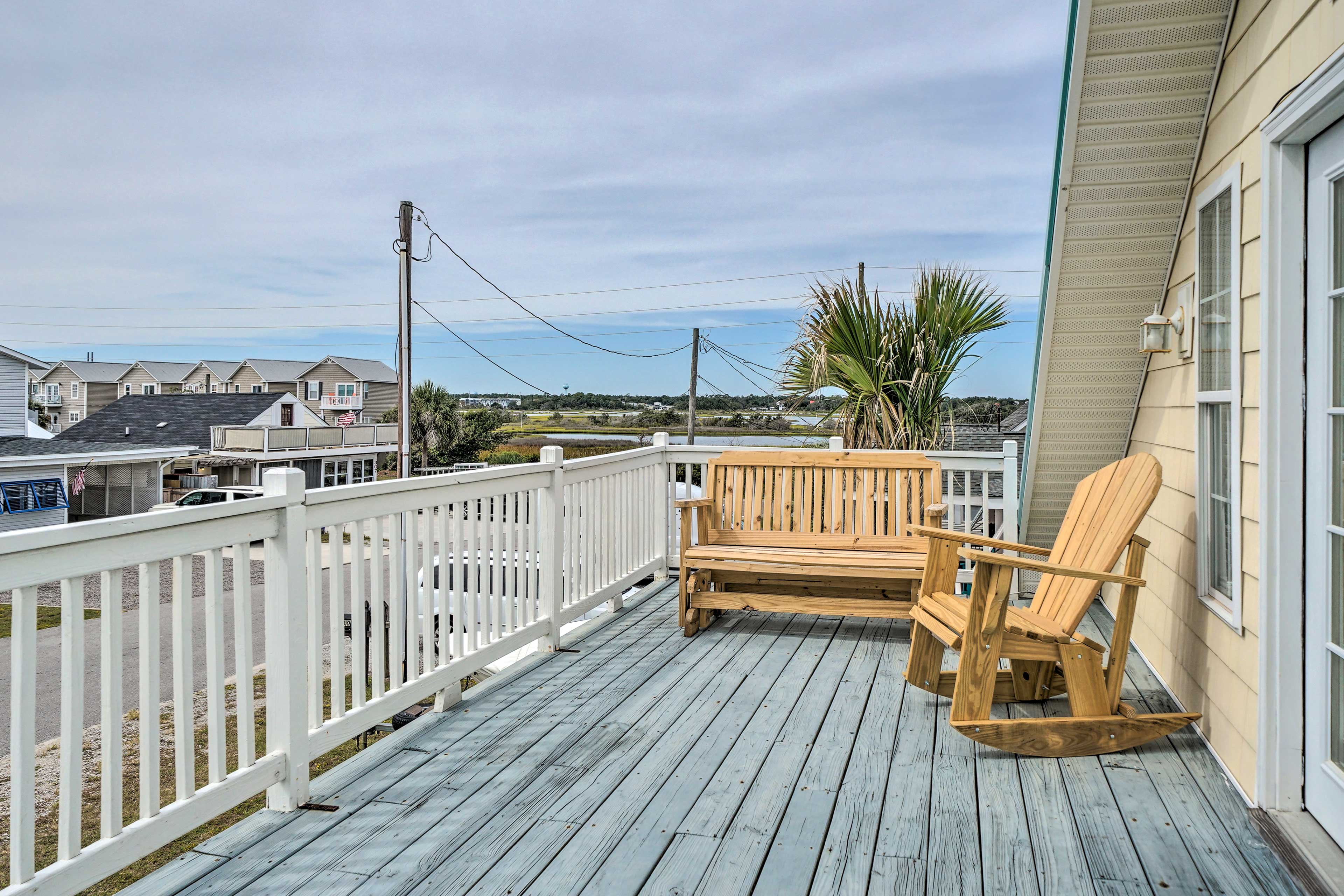 Surf City Vacation Rental | Studio | 1BA | 500 Sq Ft | Stairs Required