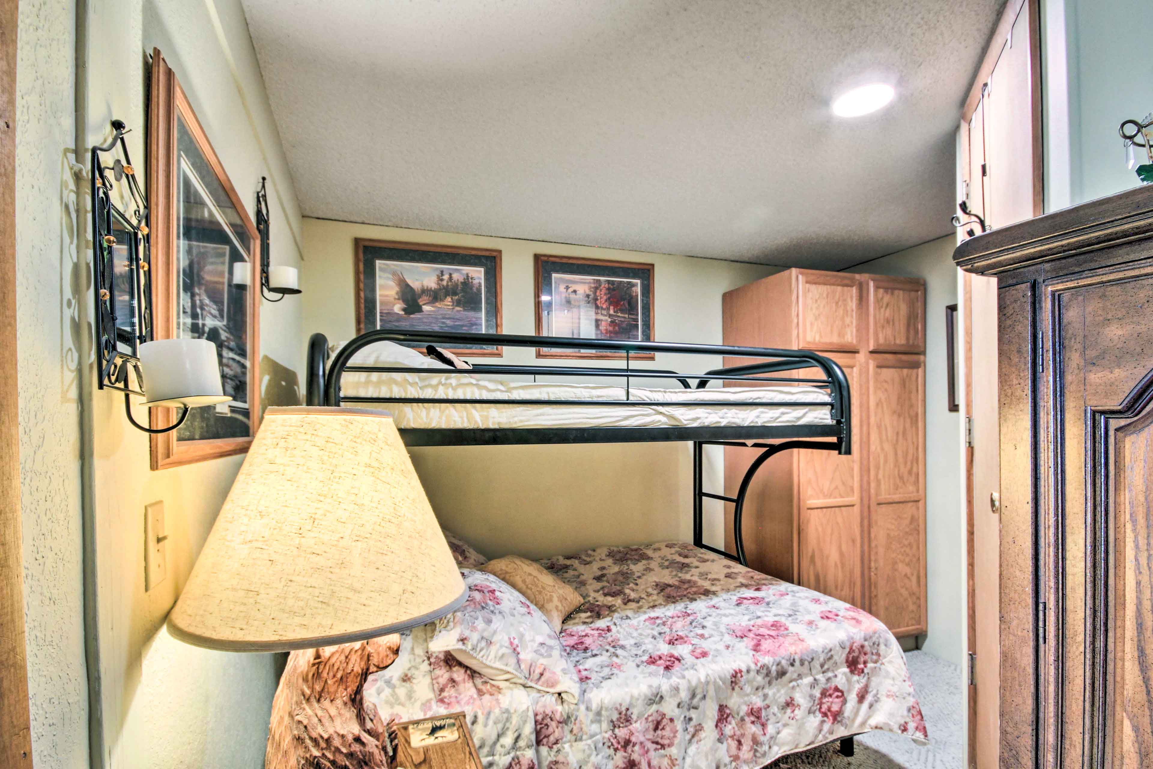 Bedroom | Twin/King Bunk Bed | Linens Provided