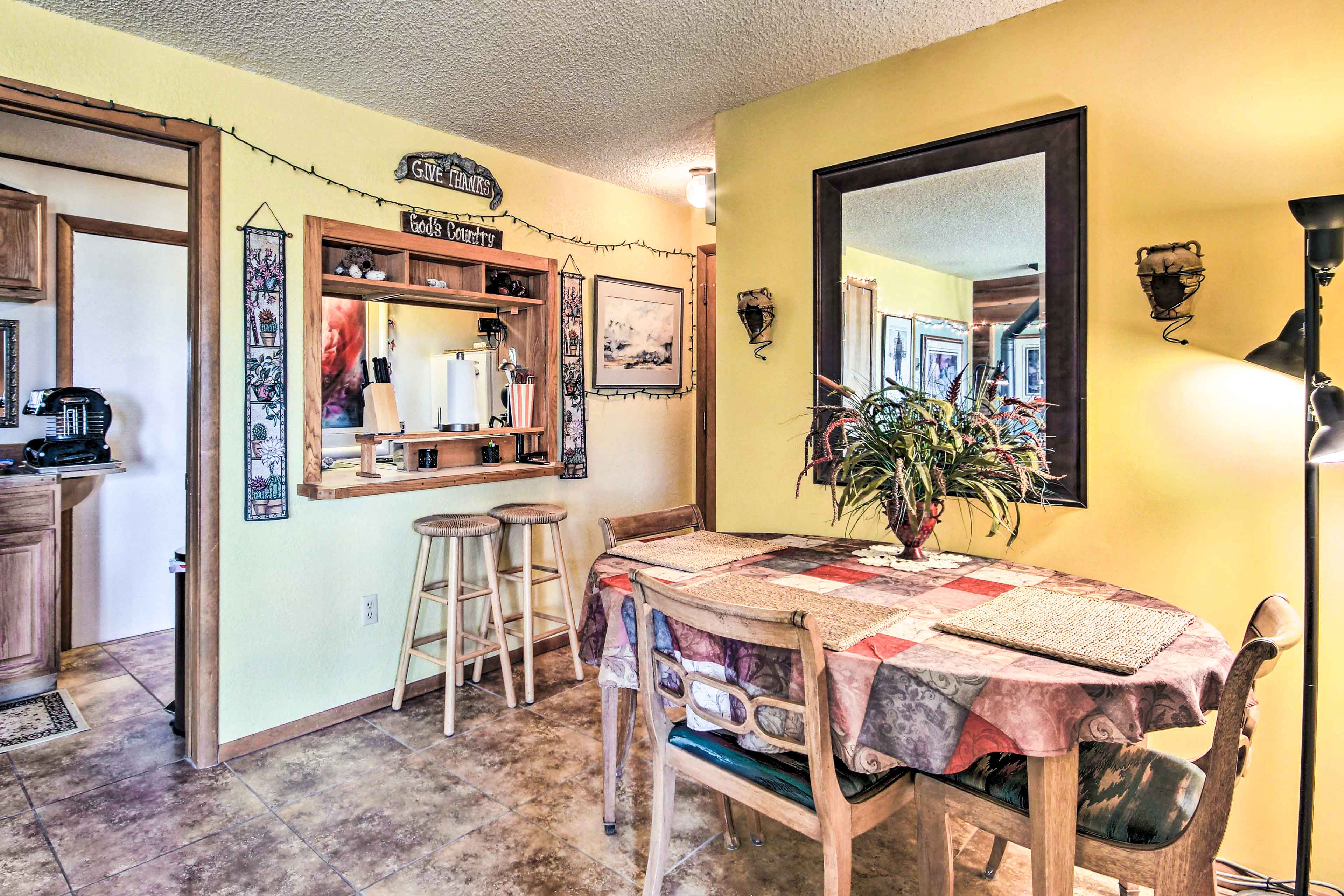 Dining Room | Dishware/Flatware Provided