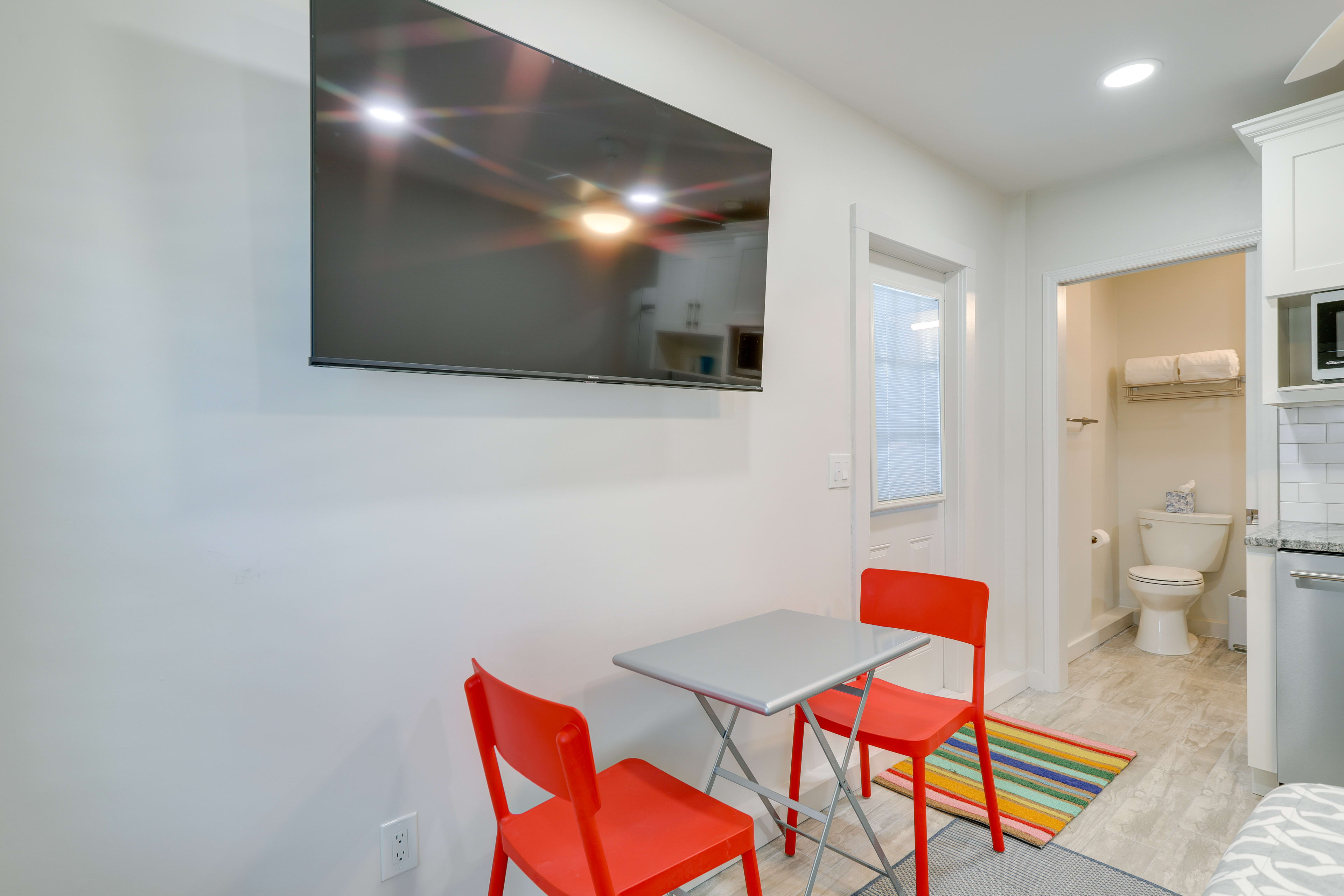 Dining Area | Dishware & Flatware Provided