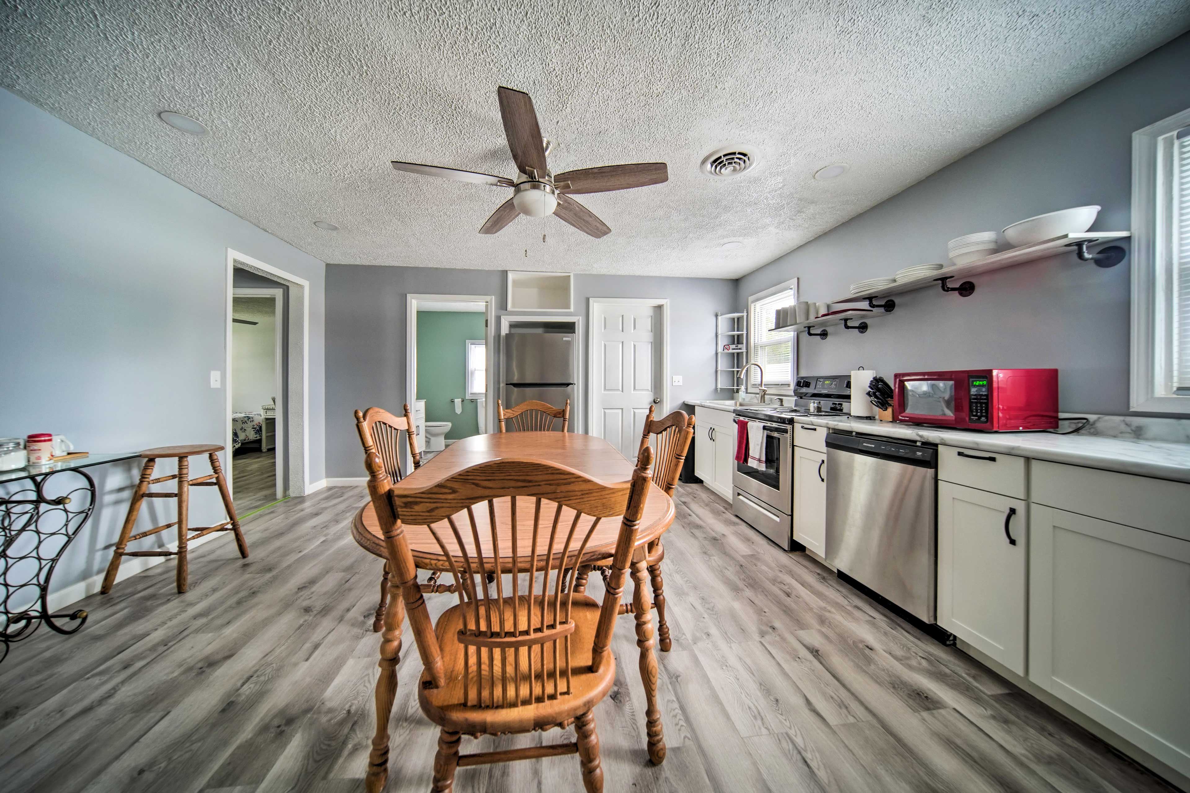 Dining Area | Central Air Conditioning