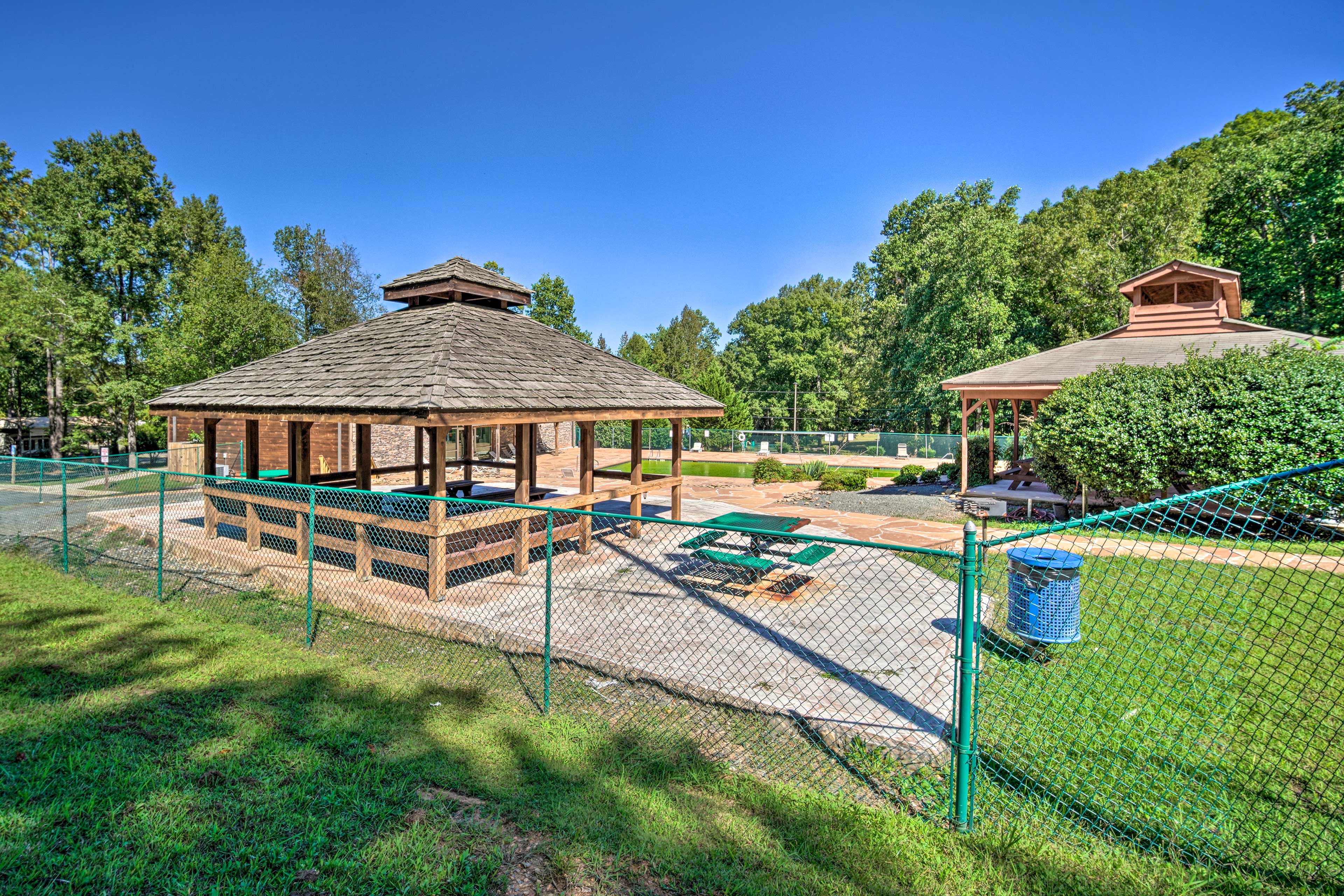 Community Amenities | Outdoor Pool | Recreation Area