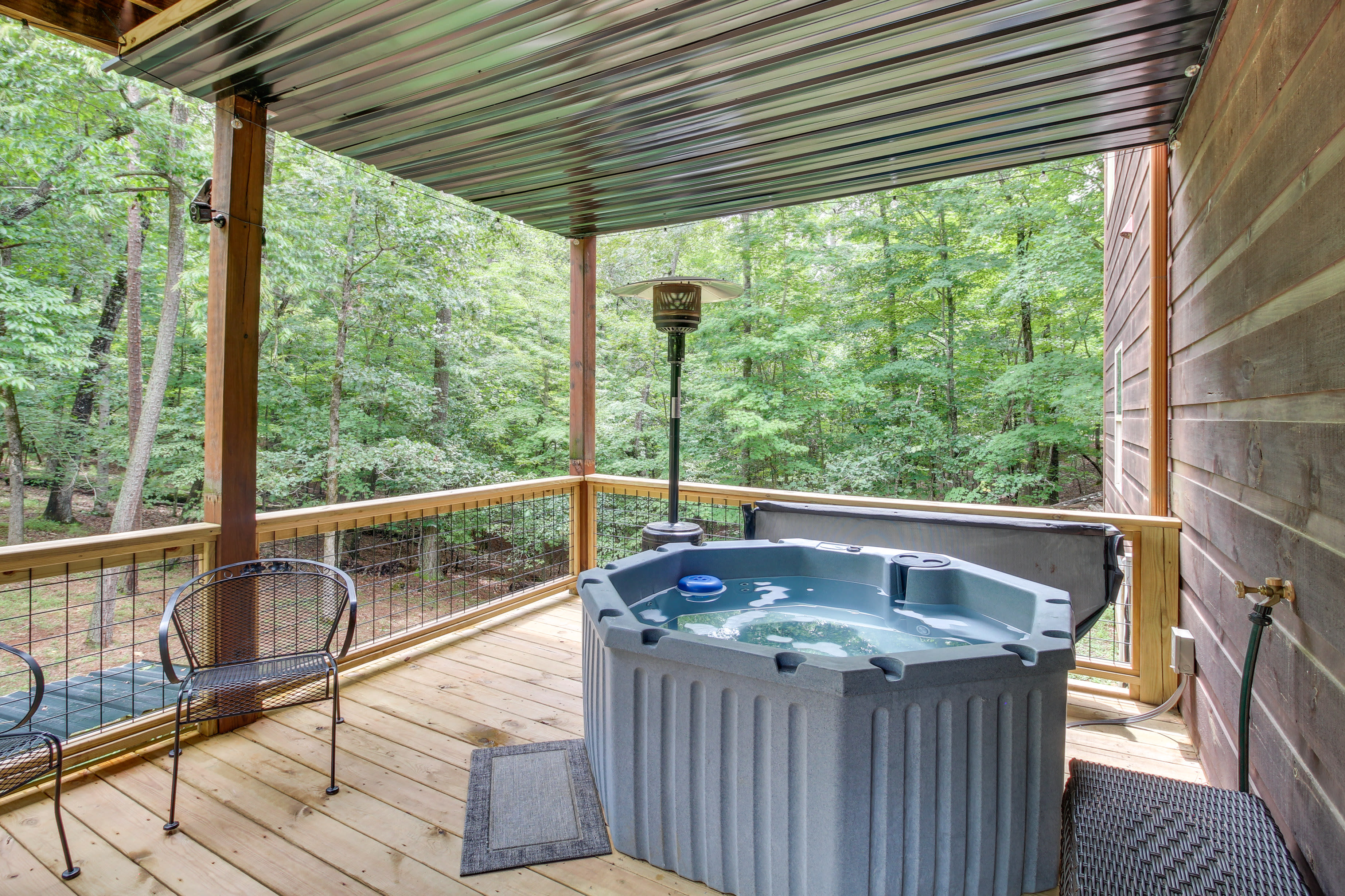 Furnished Deck | Hot Tub