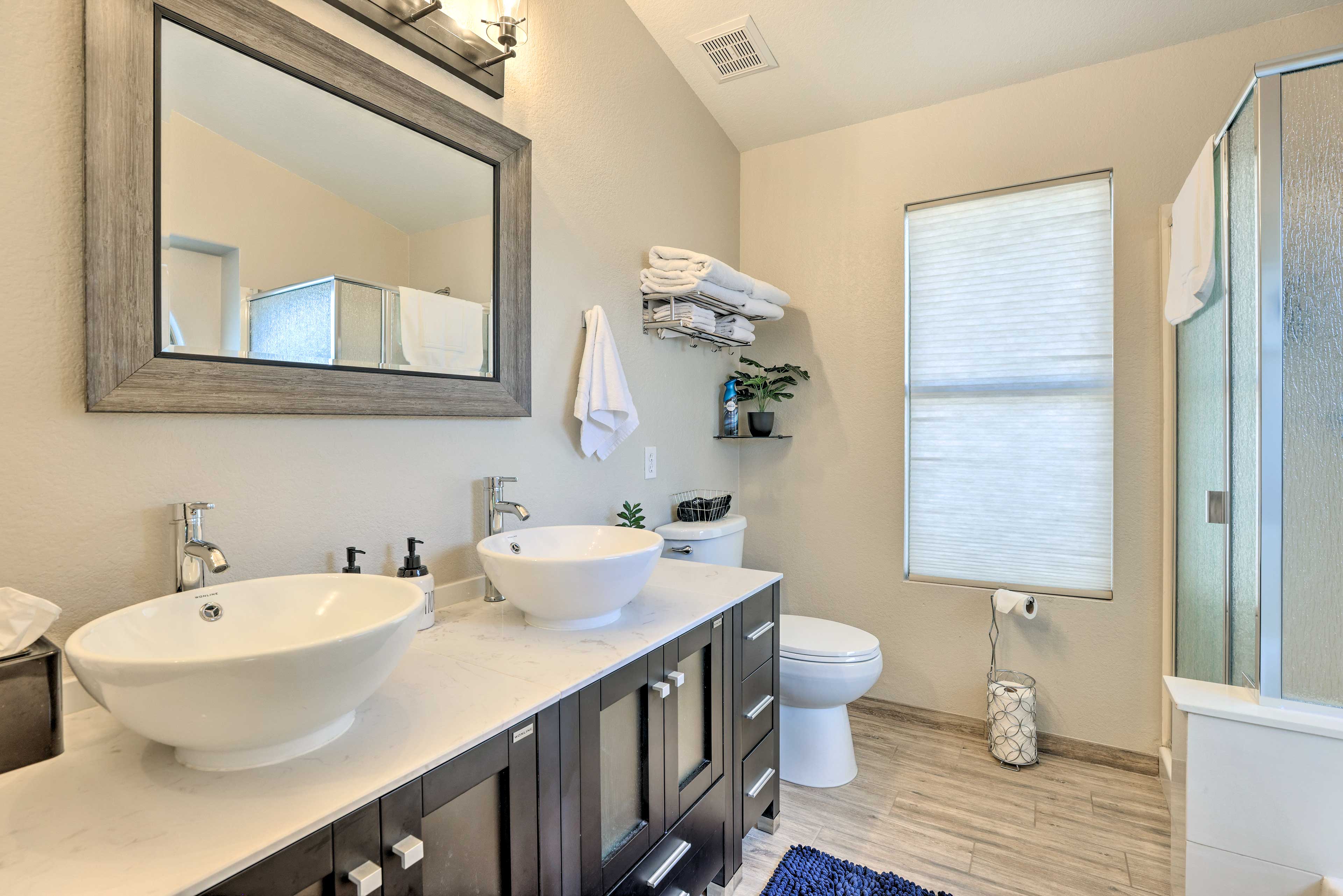 En-Suite Bathroom | Towels Provided | Complimentary Toiletries