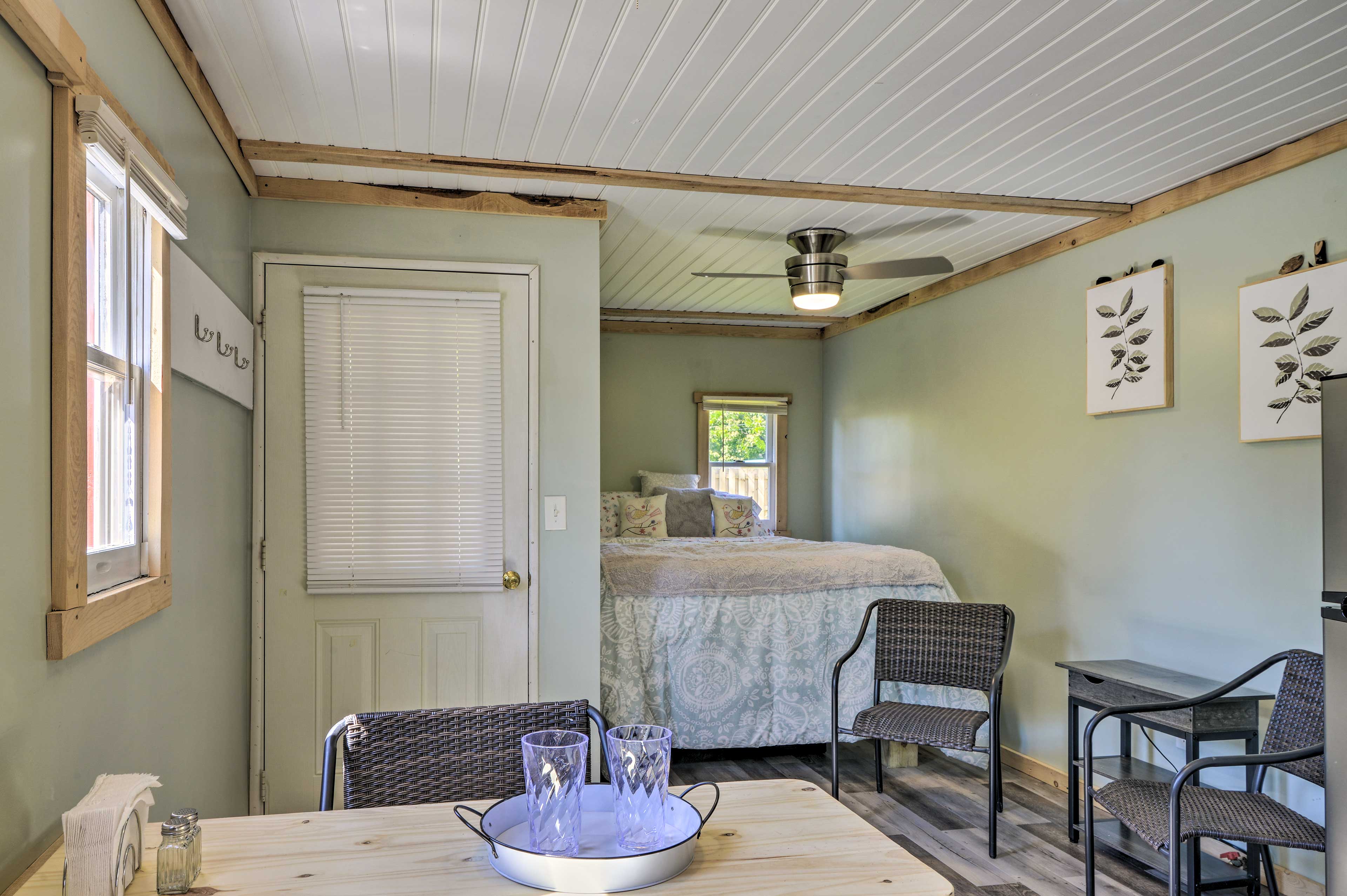 Dining Area | Dishware Provided