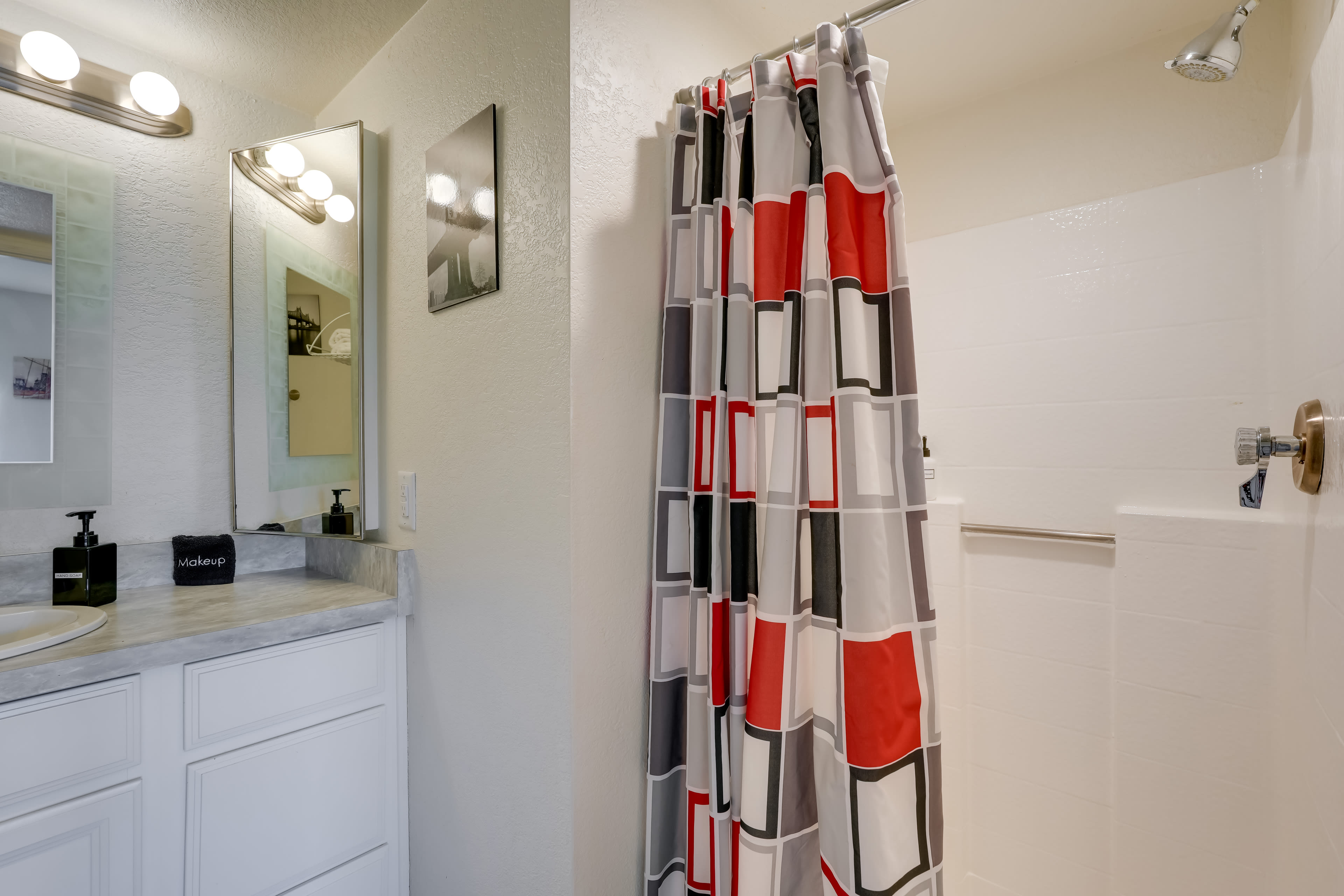 En-Suite Bathroom | Towels Provided