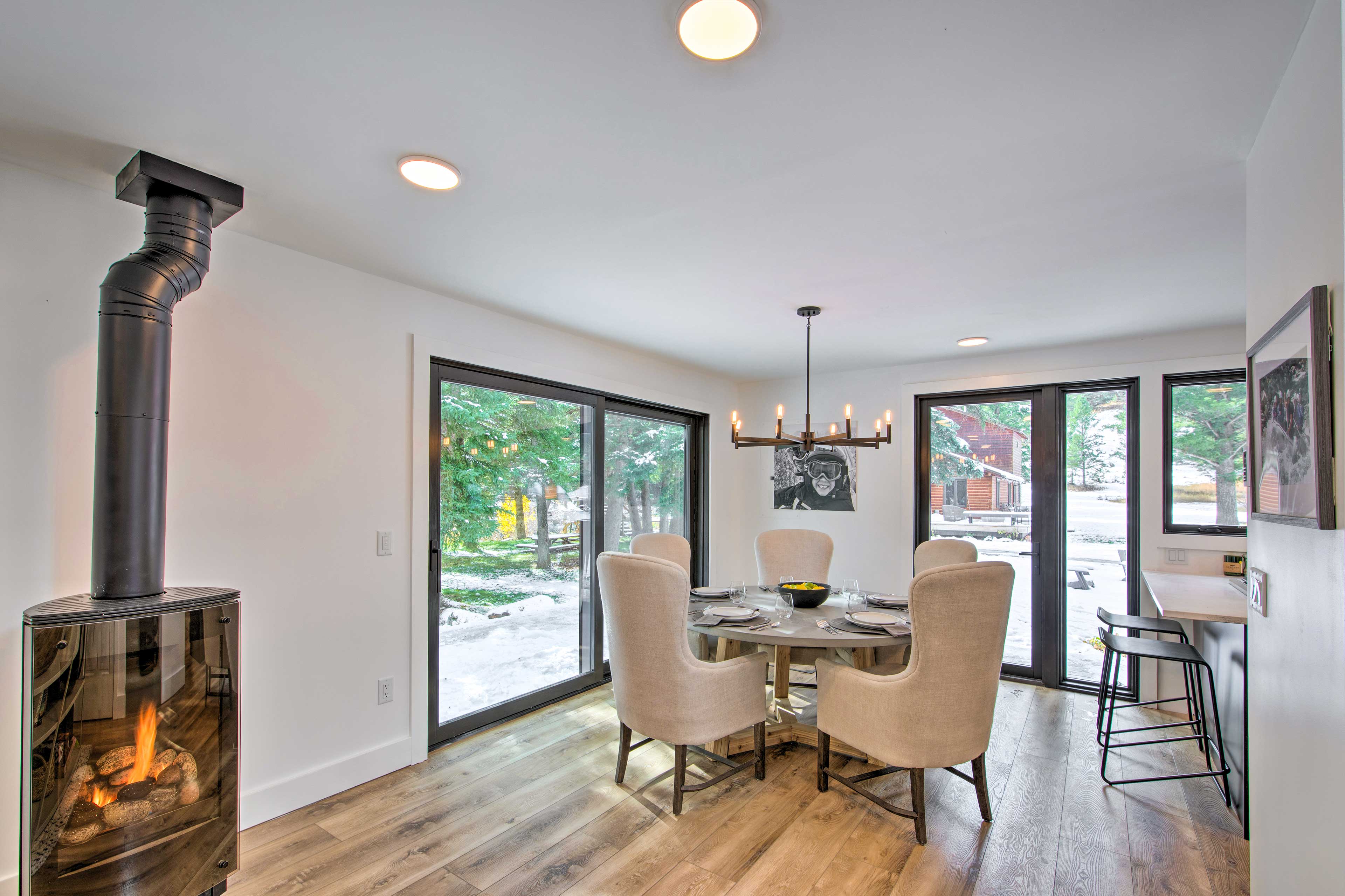 Dining Area | Gas Fireplace