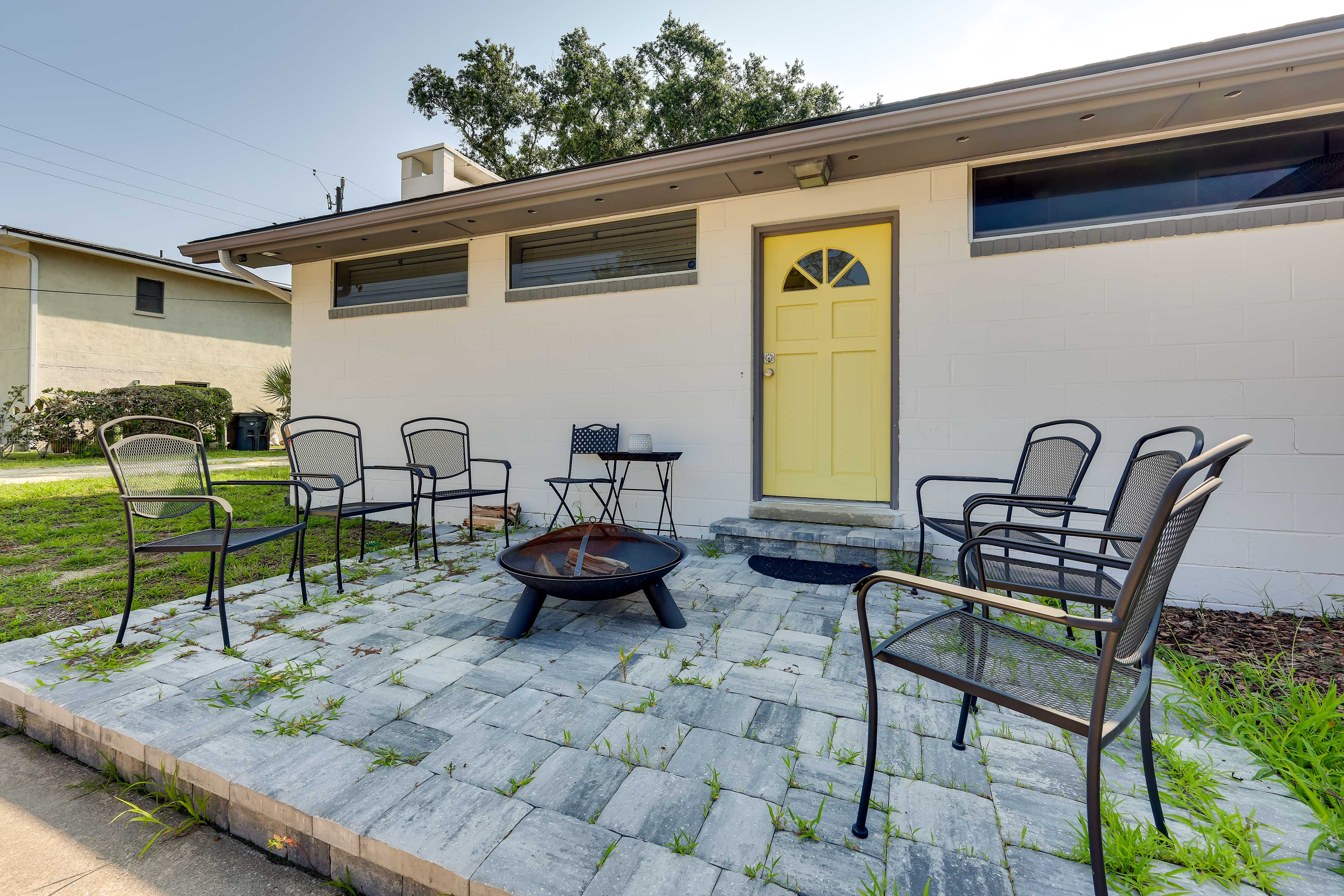 Patio | Fire Pit | Charcoal/Smoker Combo Grill