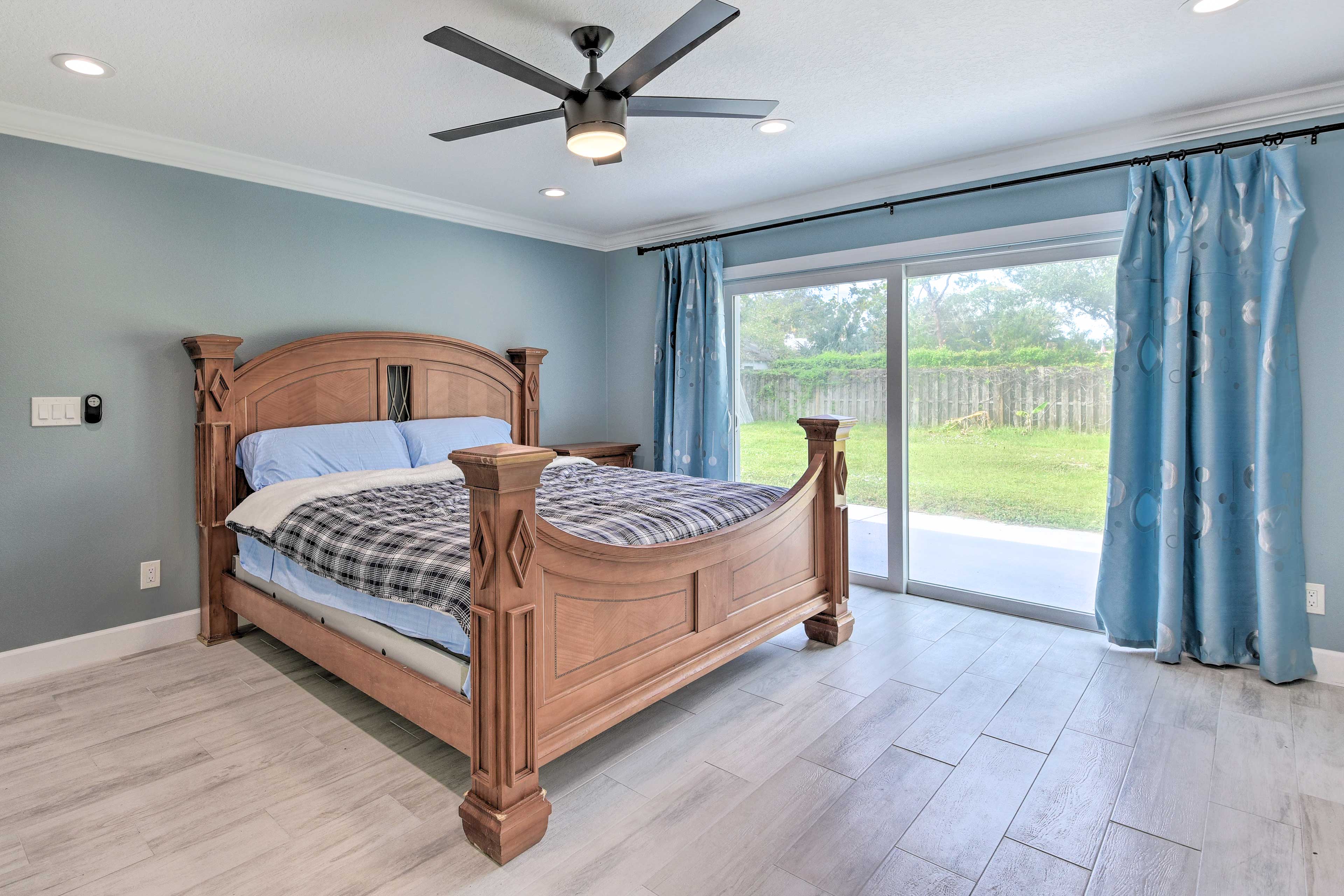 Bedroom 1 | King Bed | En-Suite Bathroom