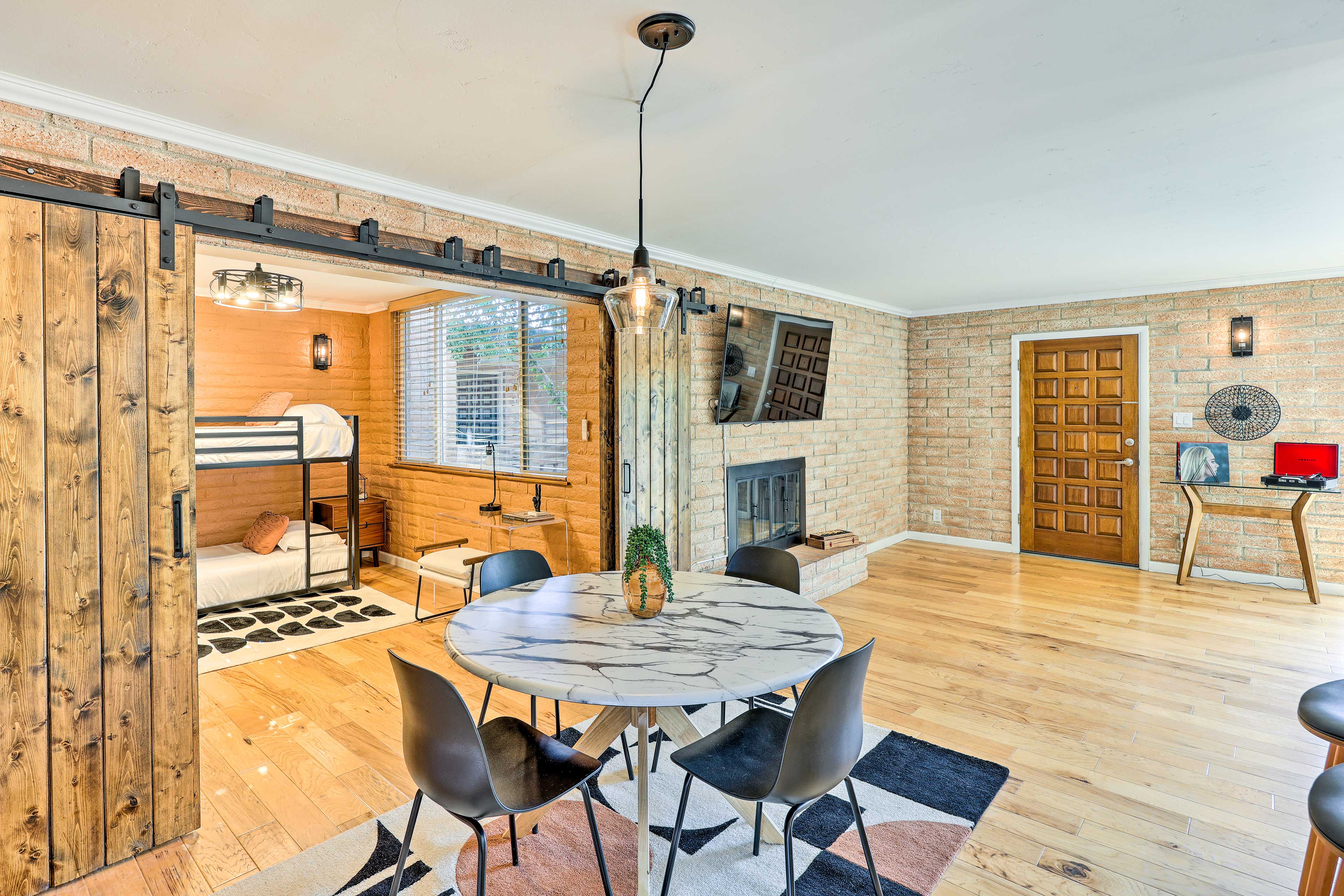 Dining Area | Dishware & Flatware Provided