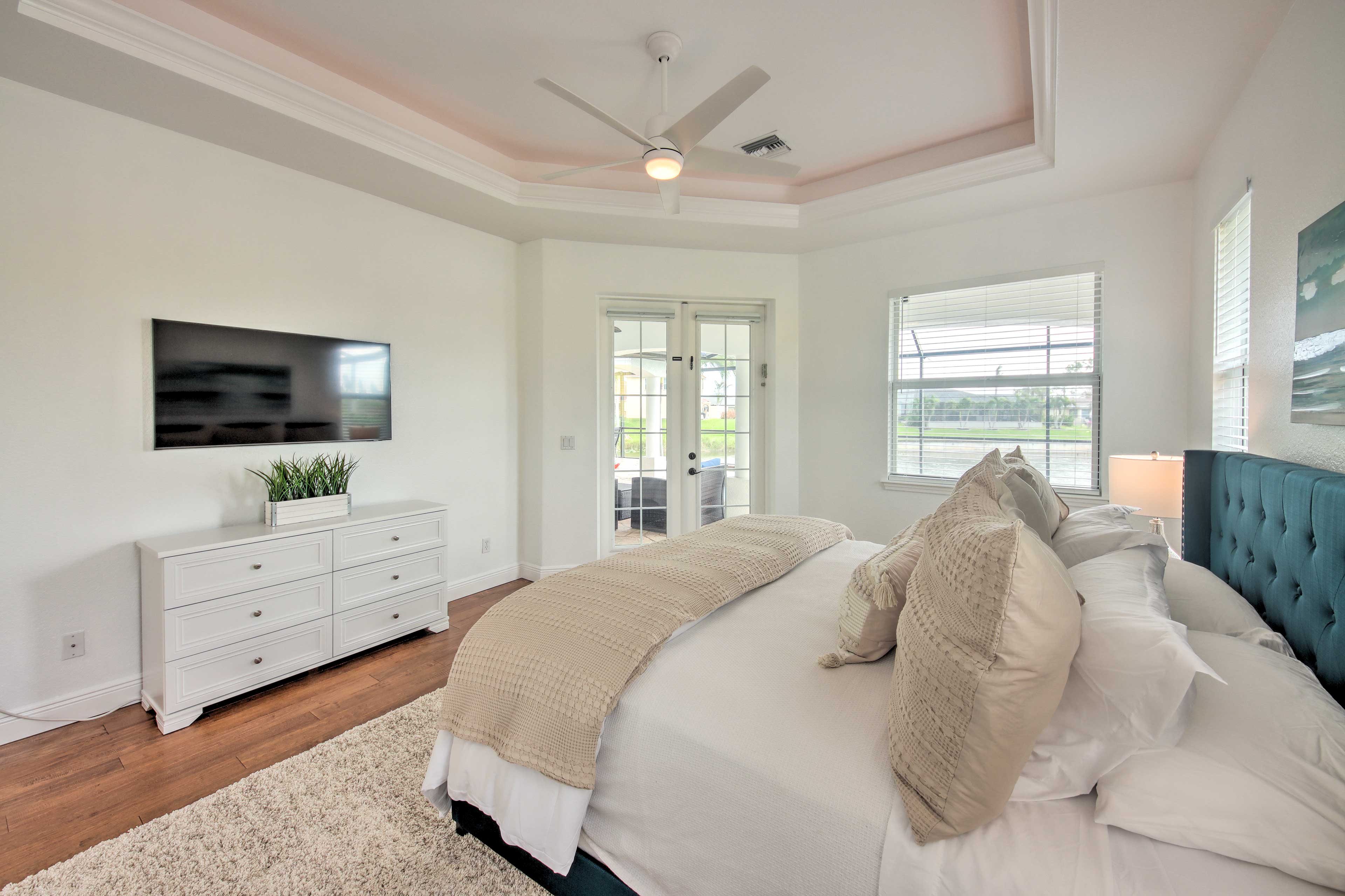 Bedroom 1 | Main Level | King Bed | Smart TV | Linens Provided