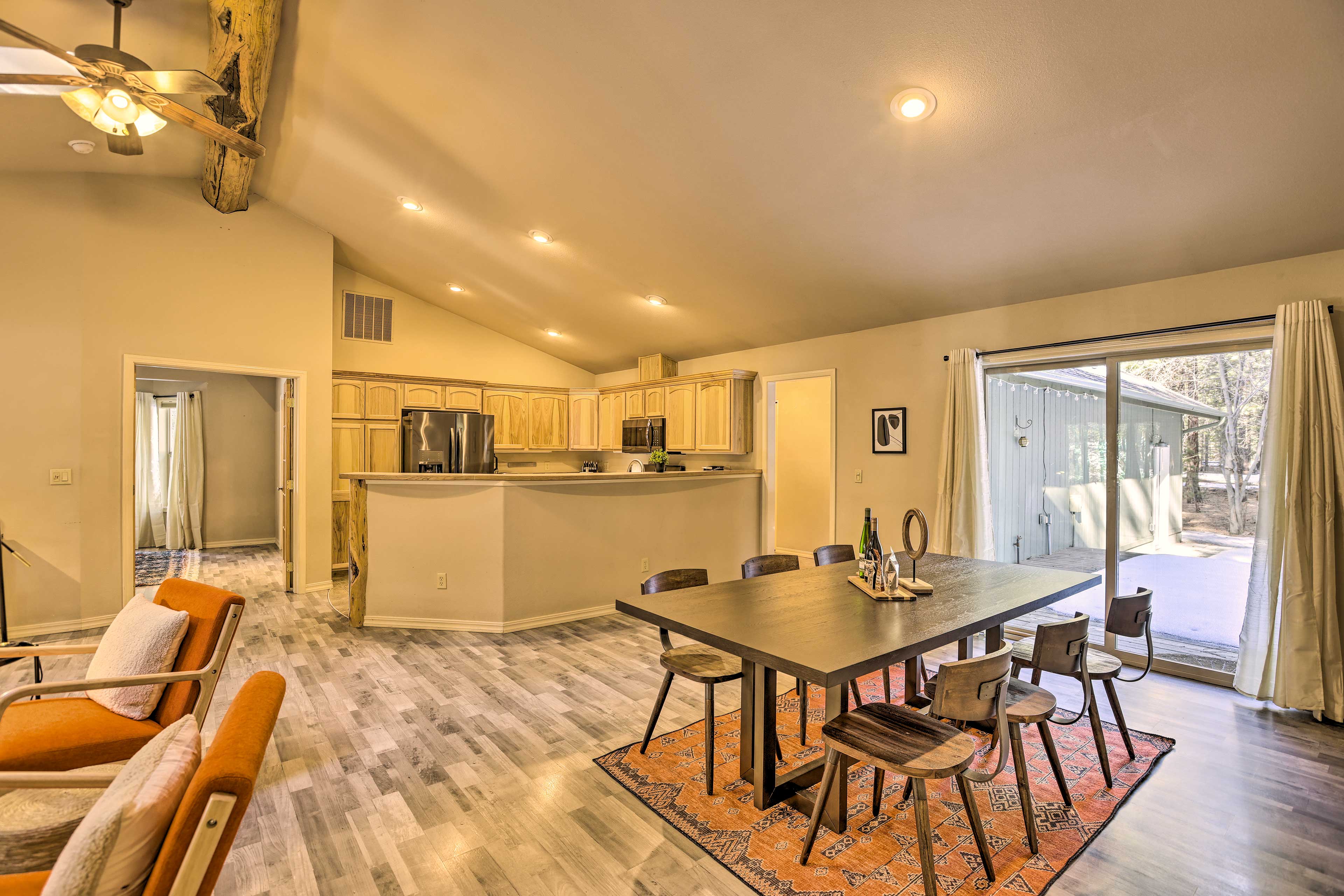 Dining Area | Dishware & Flatware Provided