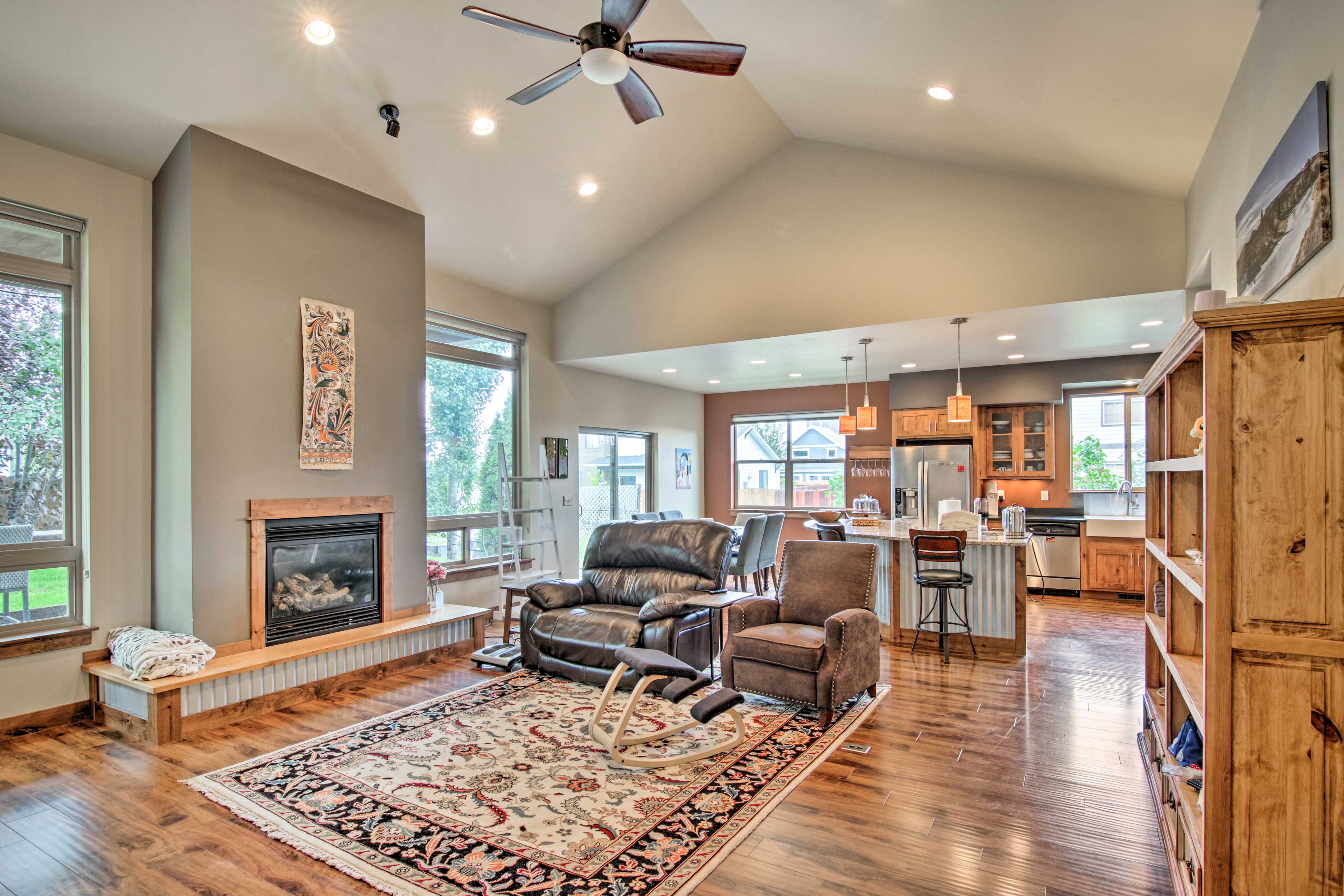 Living Room | Smart TV | Fireplace | Bookshelf | Central Heating & A/C