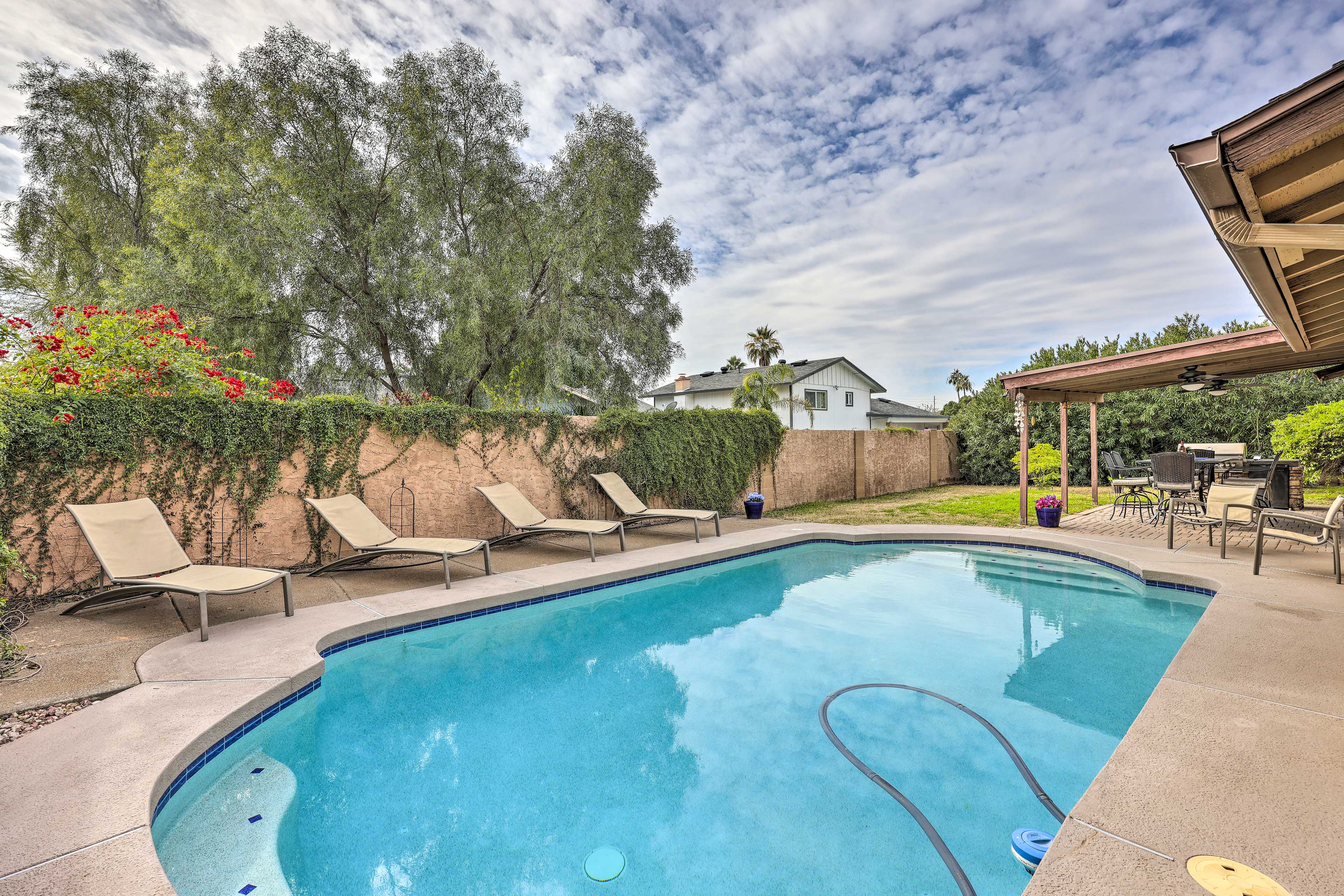 Breezy Glendale Oasis w/ Outdoor Pool!