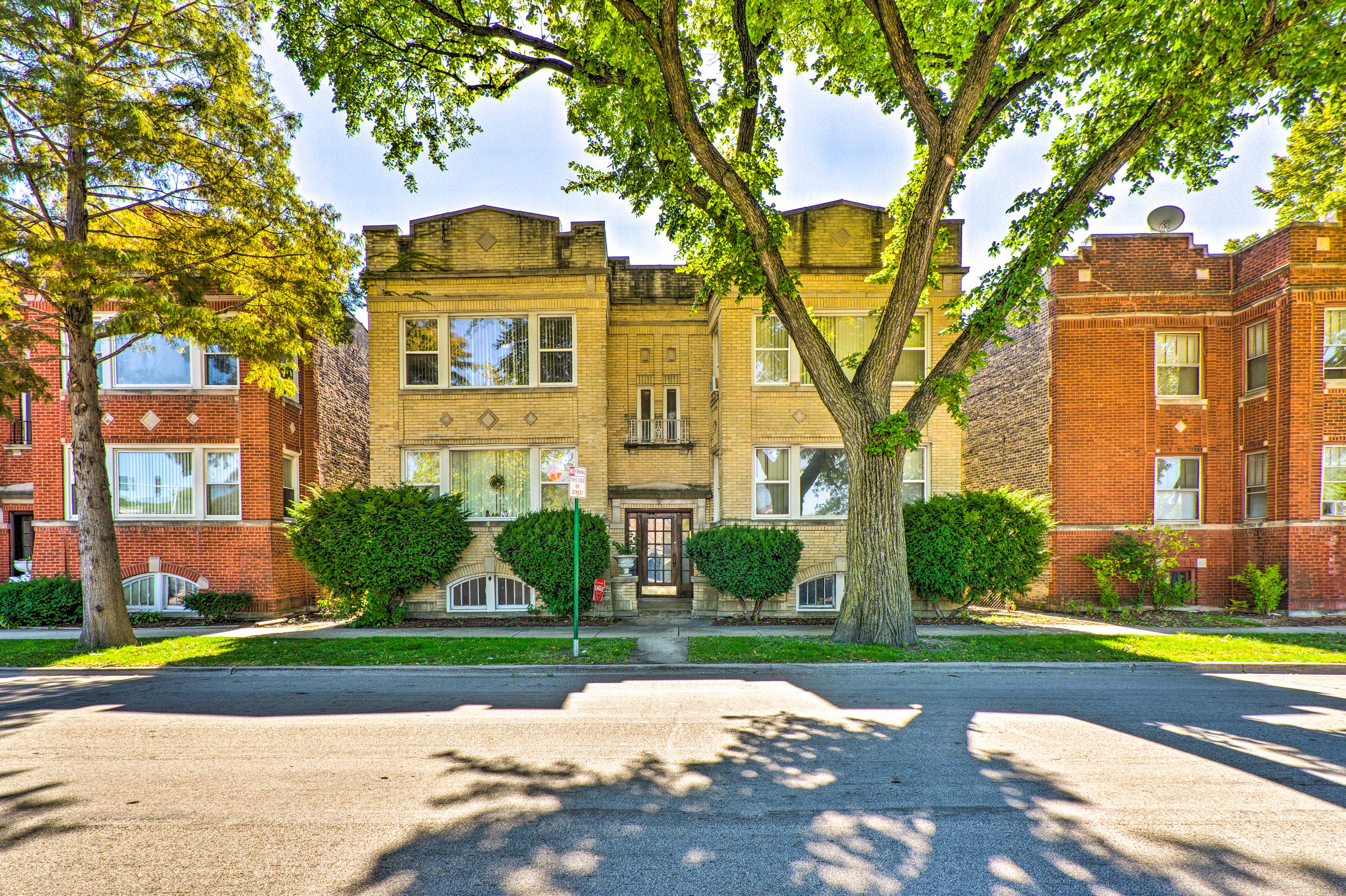 Apartment Exterior | Near Public Transit | Frank Lloyd Wright Neighborhood