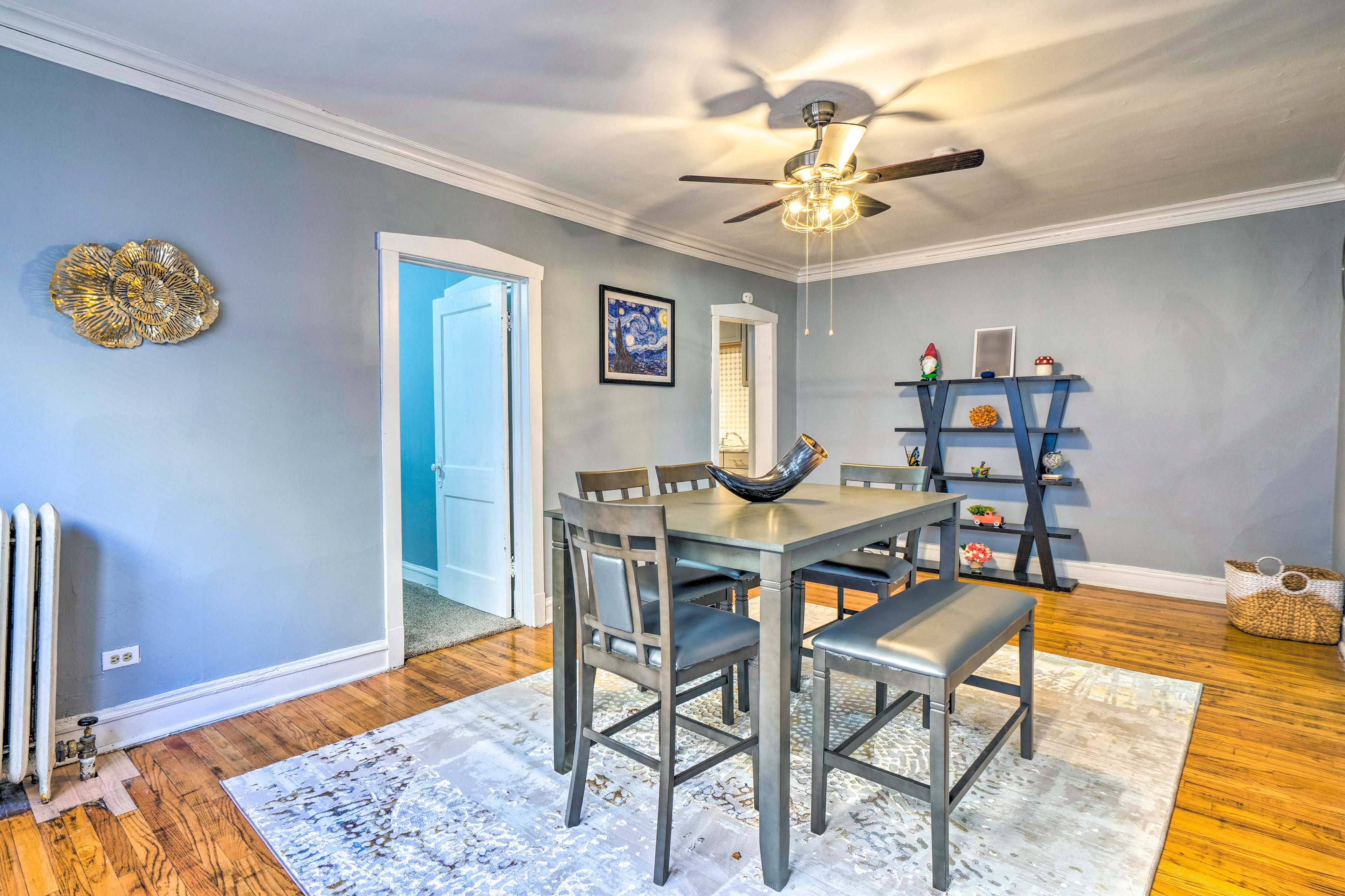 Dining Room | Dishware & Flatware Provided