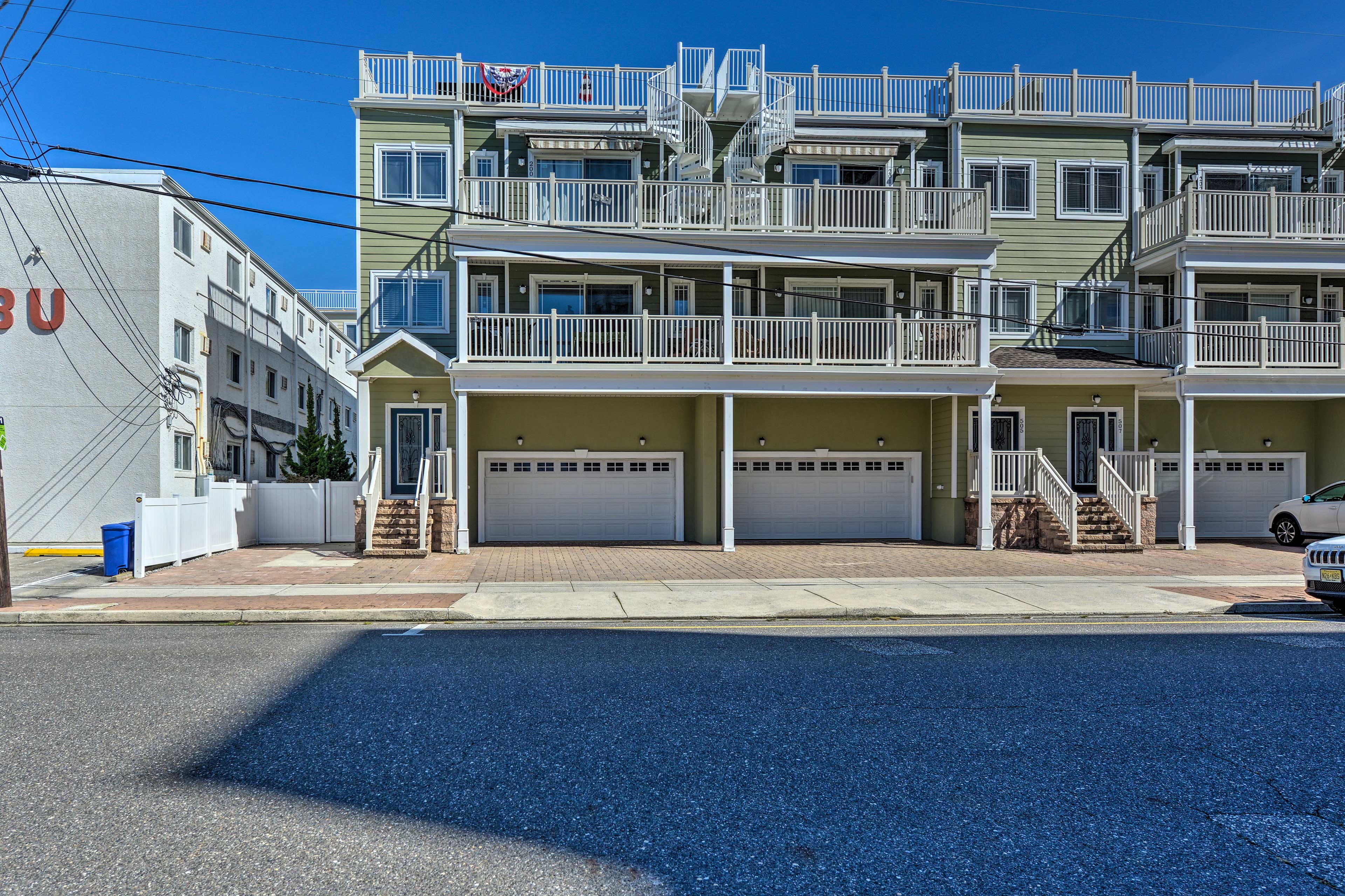 Parking | Garage (1 Vehicle) | Driveway (1 Vehicle)