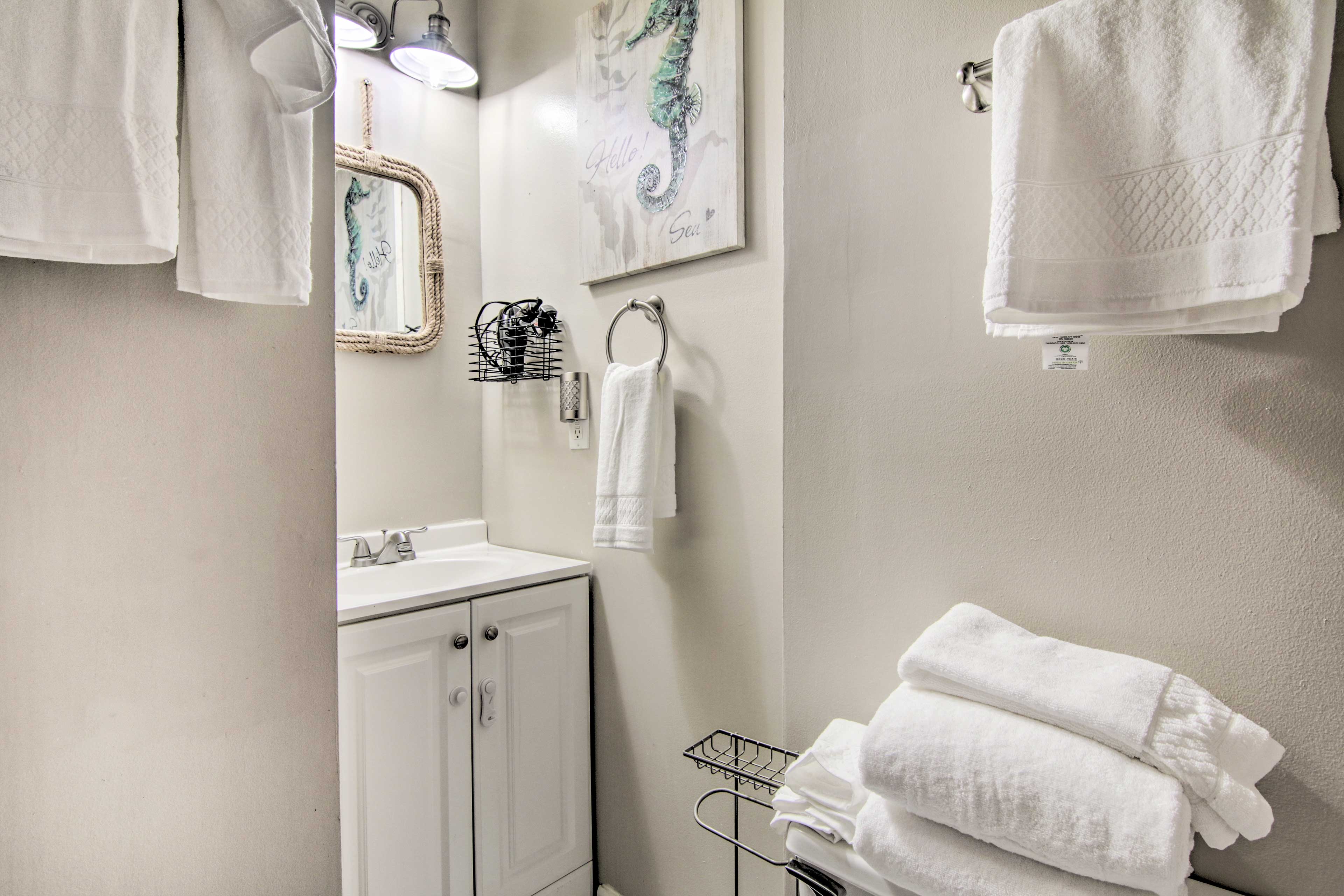 Bathroom | Towels Provided | Complimentary Toiletries | Hair Dryer