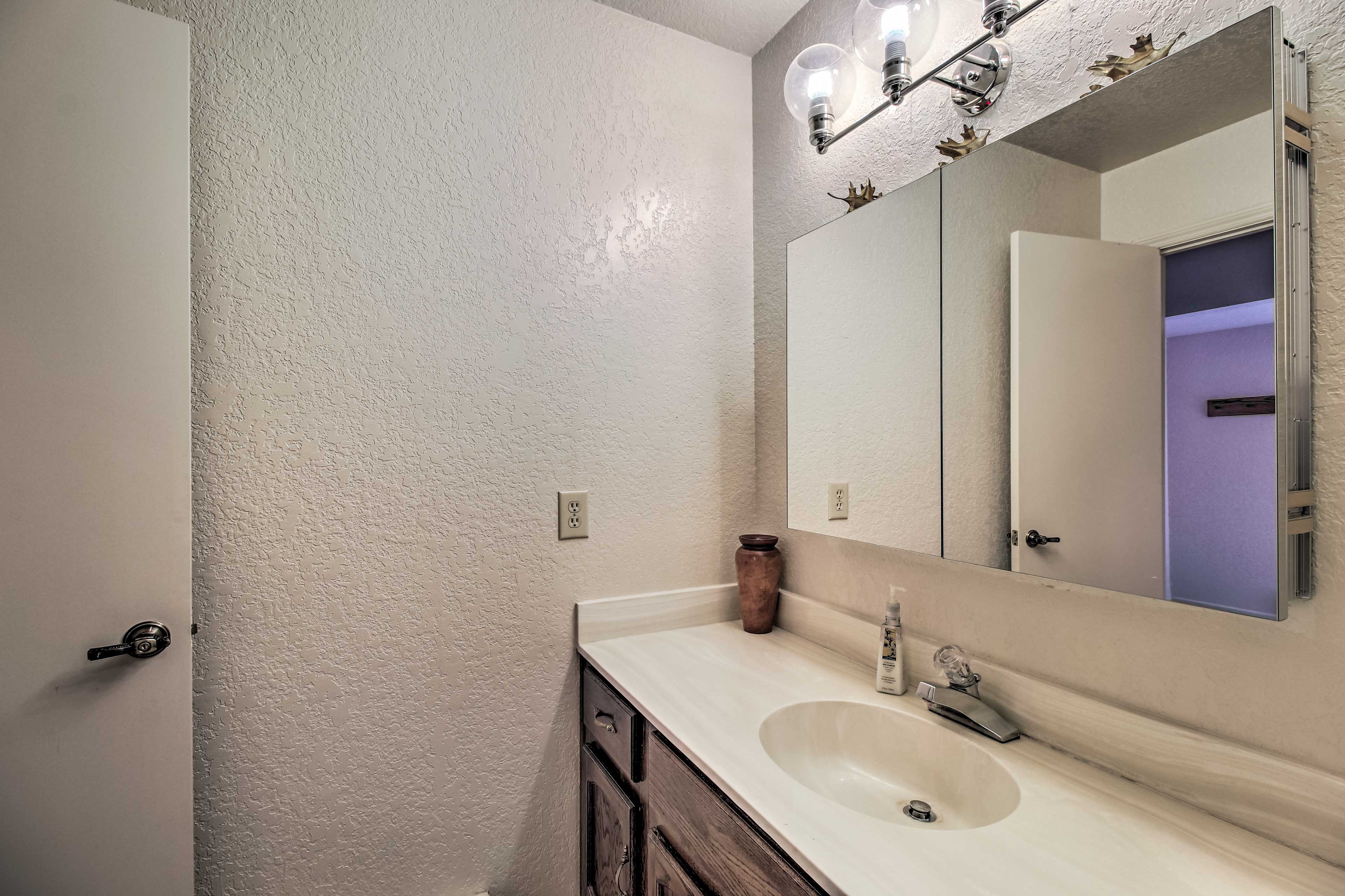 Full Bathroom | Complimentary Toiletries | Hair Dryer | Towels Provided