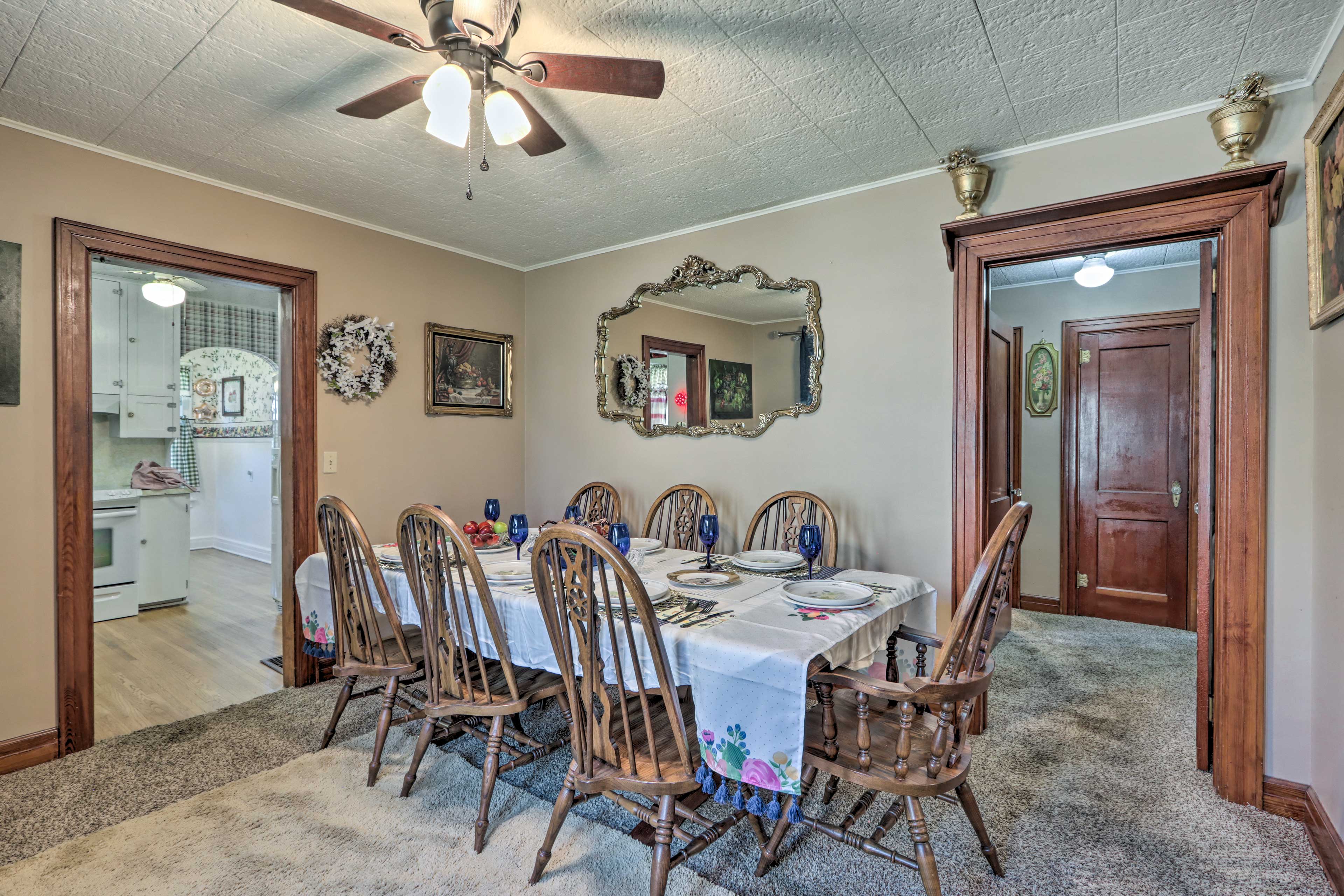 Dining Room | Dishware & Flatware Provided