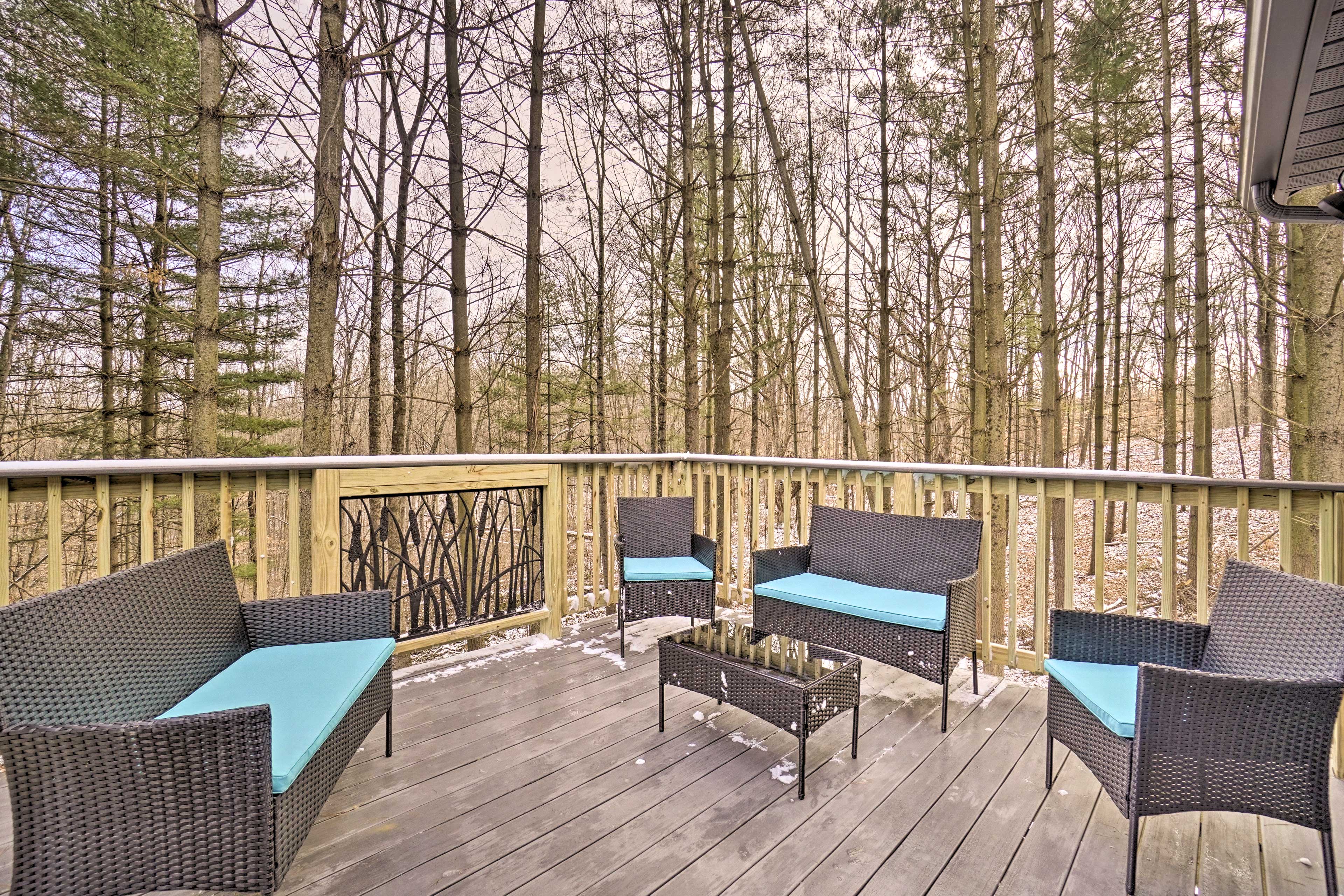 Deck w/ Furniture | Free WiFi | Outdoor Dining Area | Gas Grill