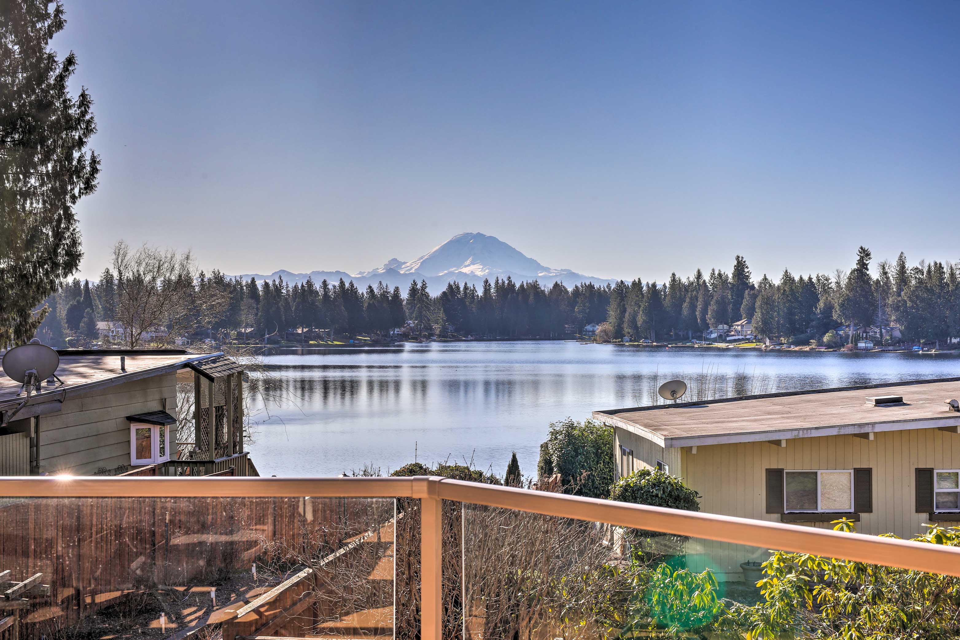 2-Story House | Mountain Views | Lake Morton Access | Canoes & Kayaks On-Site