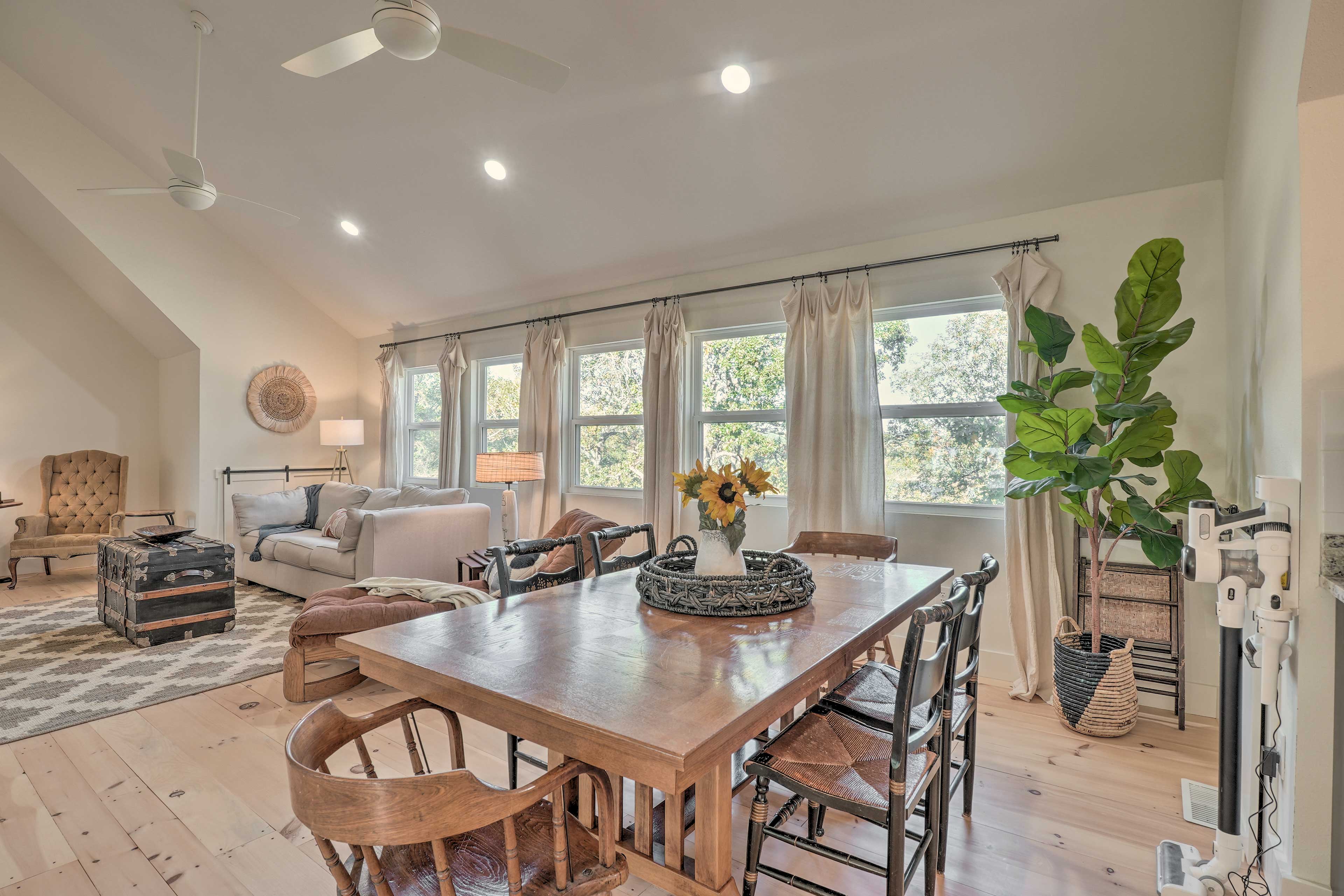 Dining Area | Dishware/Flatware