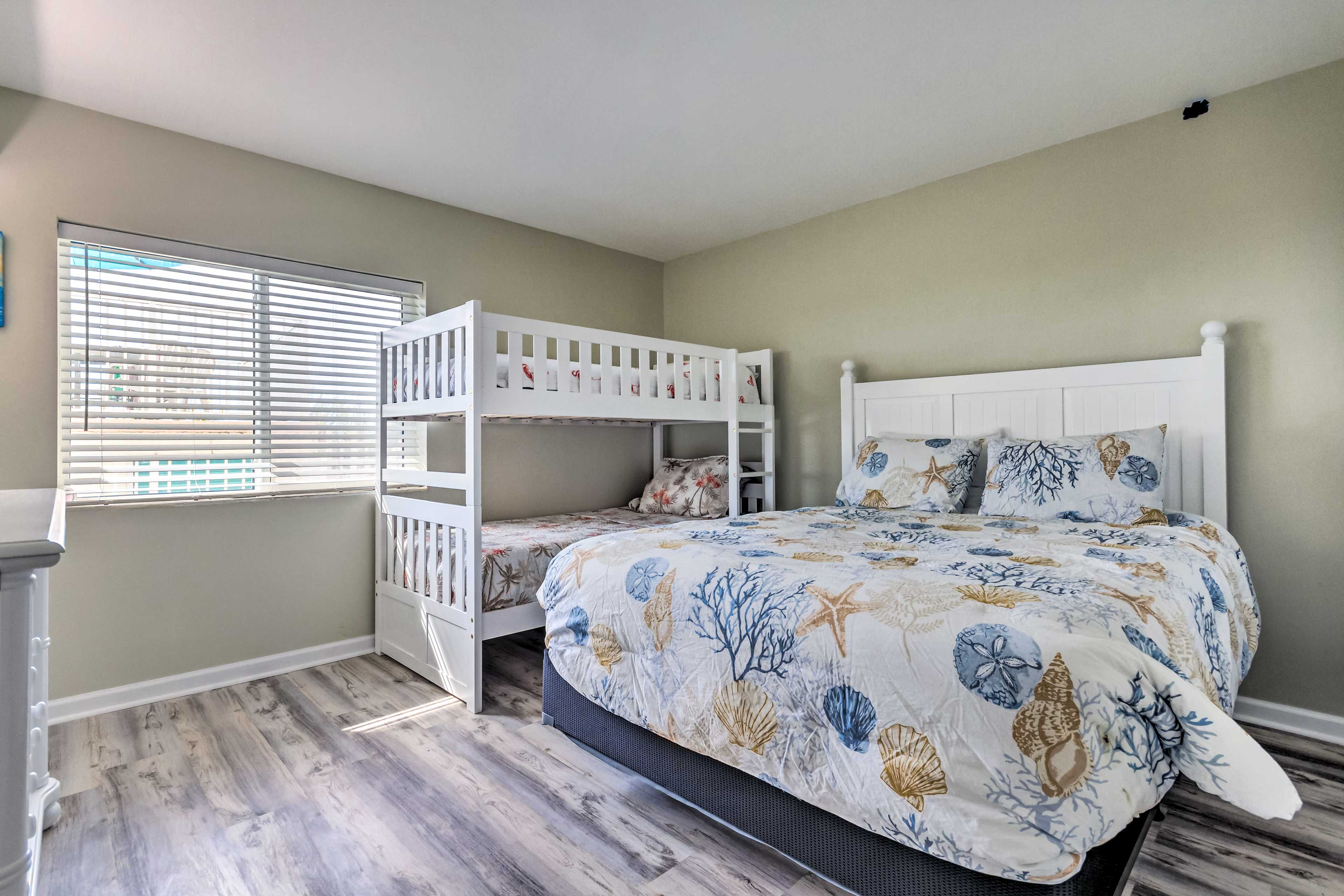 Bedroom 2 | Queen Bed | Twin Bunk Bed