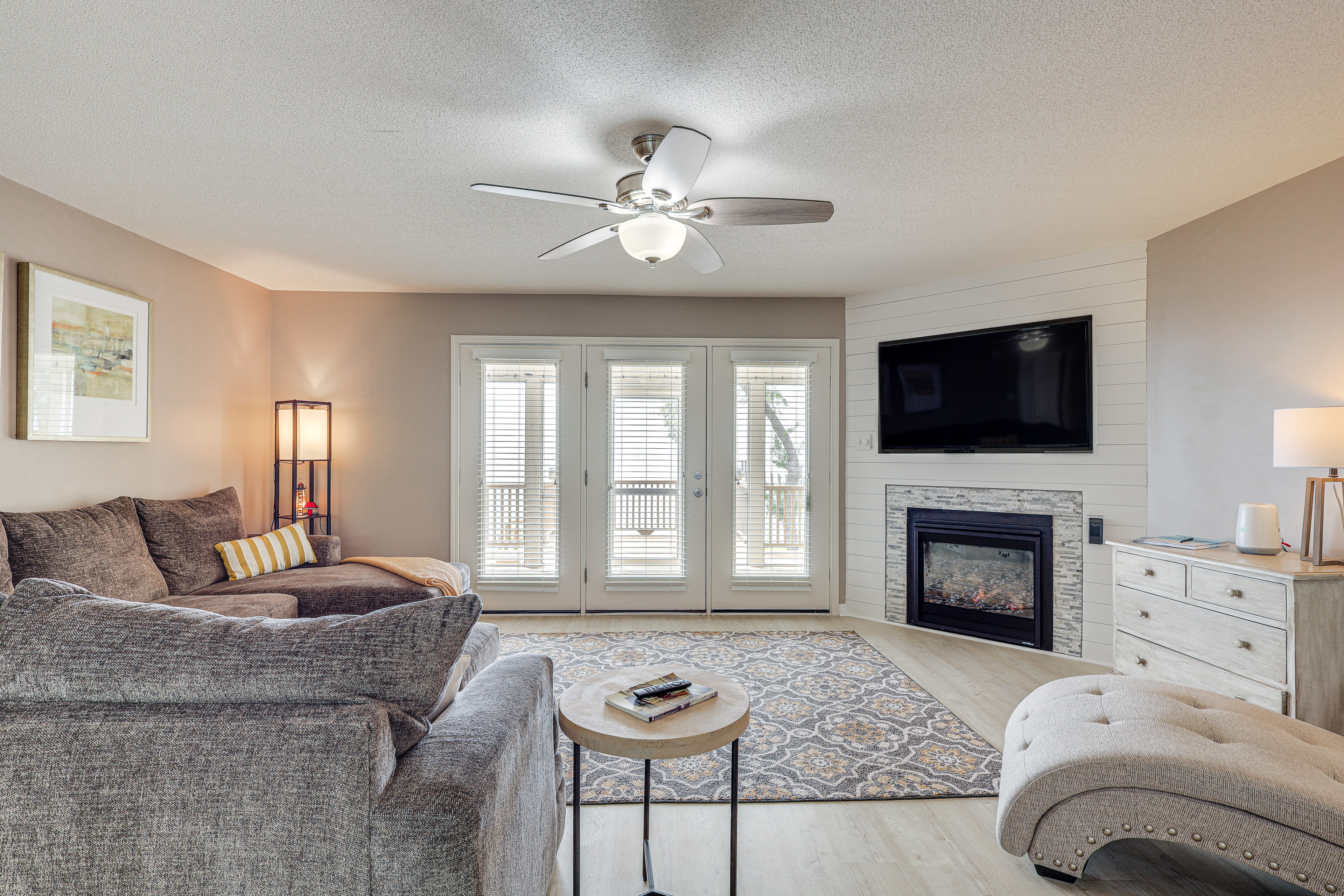 Living Room | 2-Story Cottage | Central A/C | Fireplace