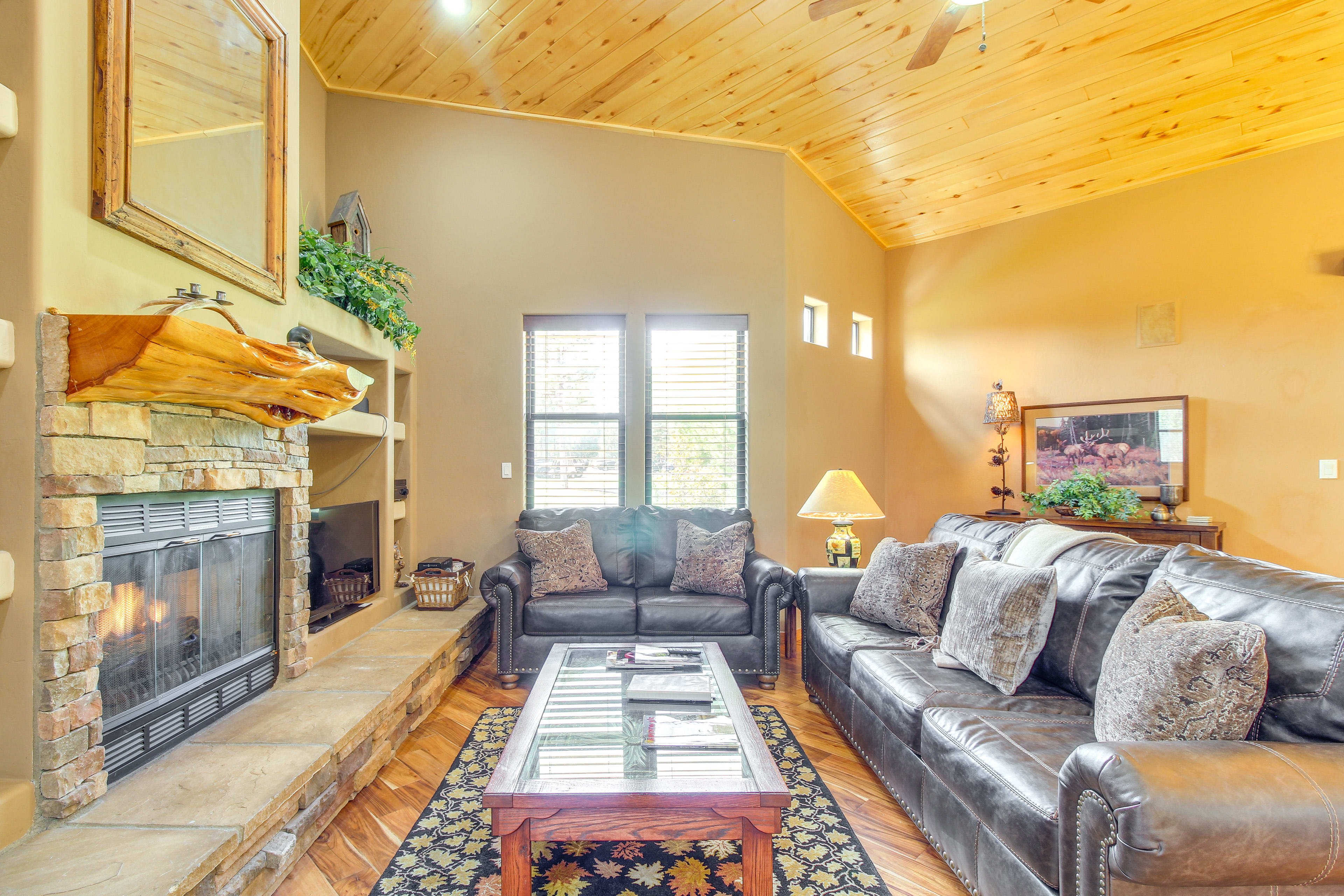 Rustic Show Low Townhome: Hike, Golf & Ski!