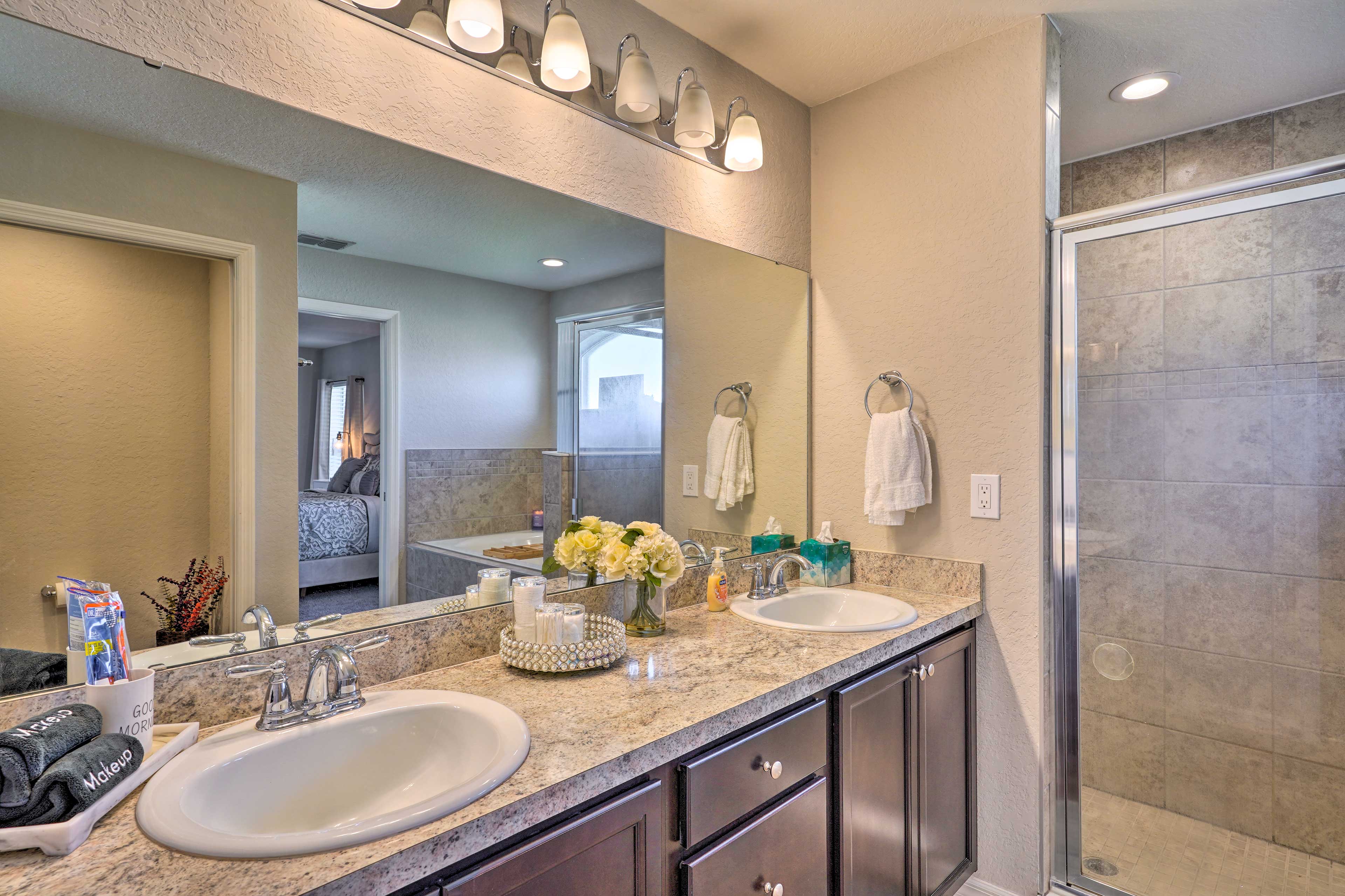 En-Suite Bathroom | Complimentary Toiletries | Hair Dryer | Walk-In Closet