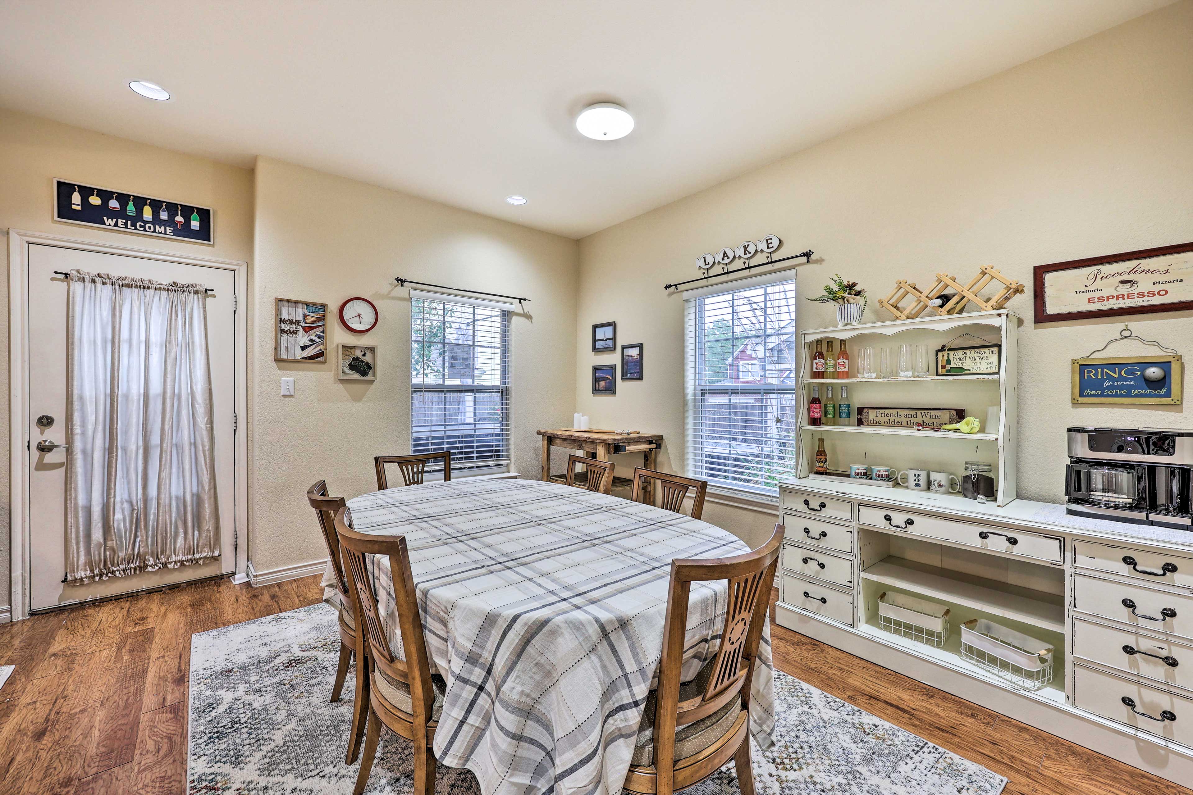 Dining Area | Dishware & Flatware Provided