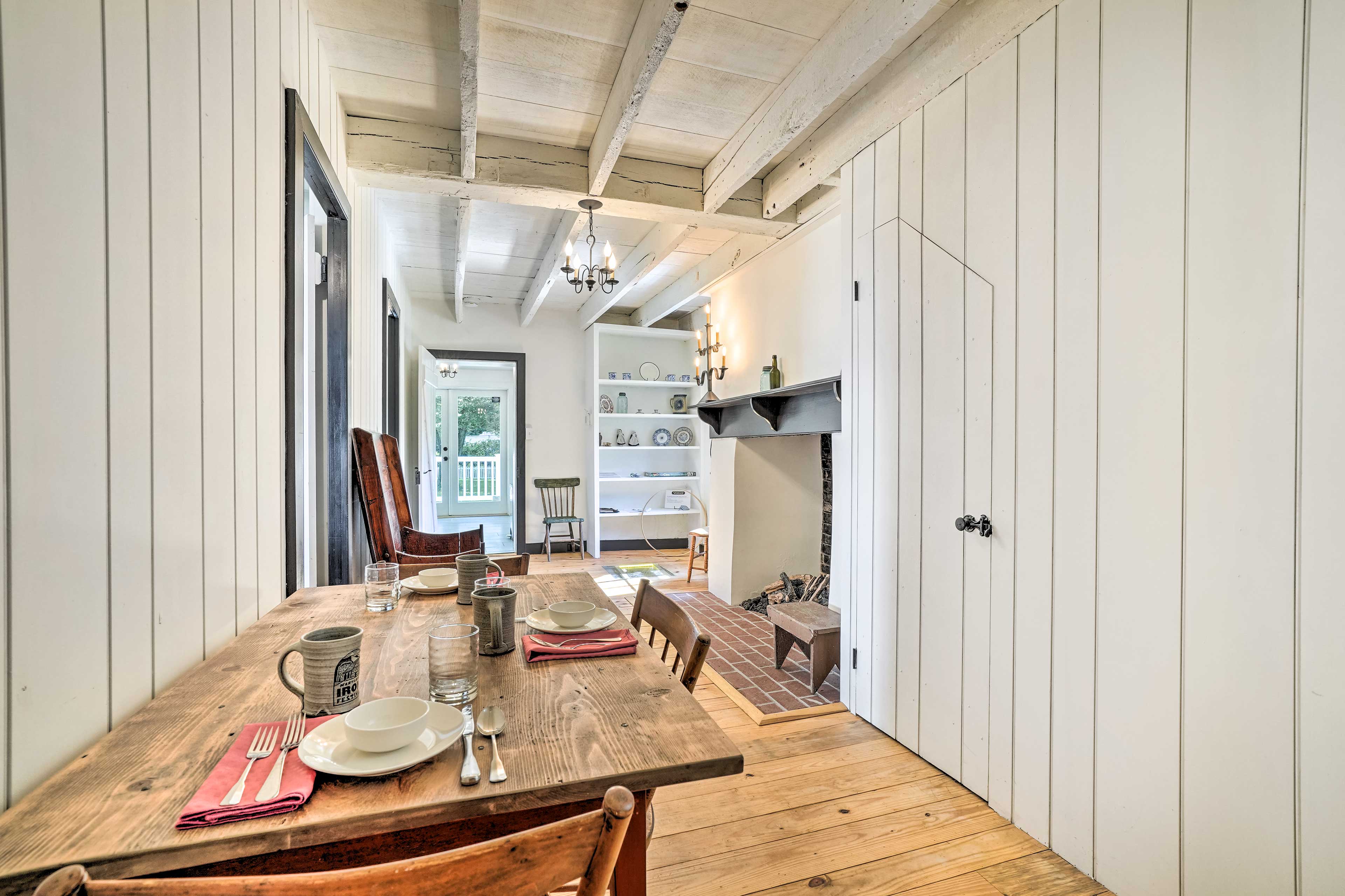 Dining Area | Dining Table | Dishware/Flatware