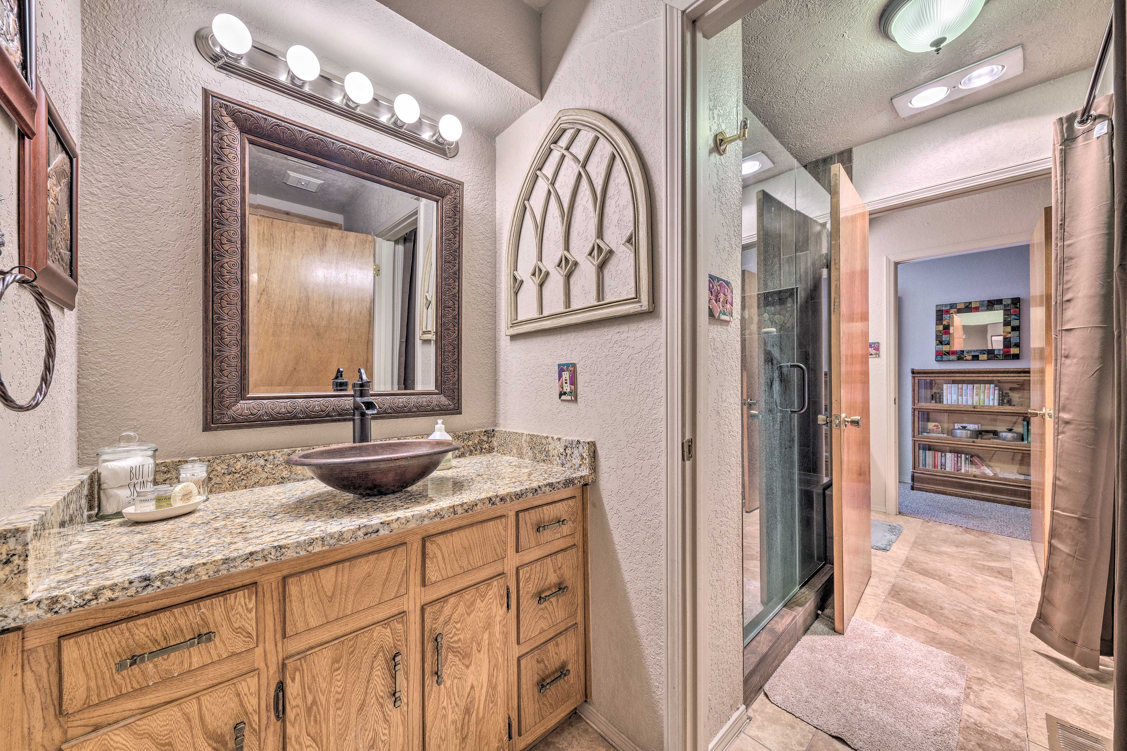 Full Bathroom | Walk-In Shower | Towels Provided