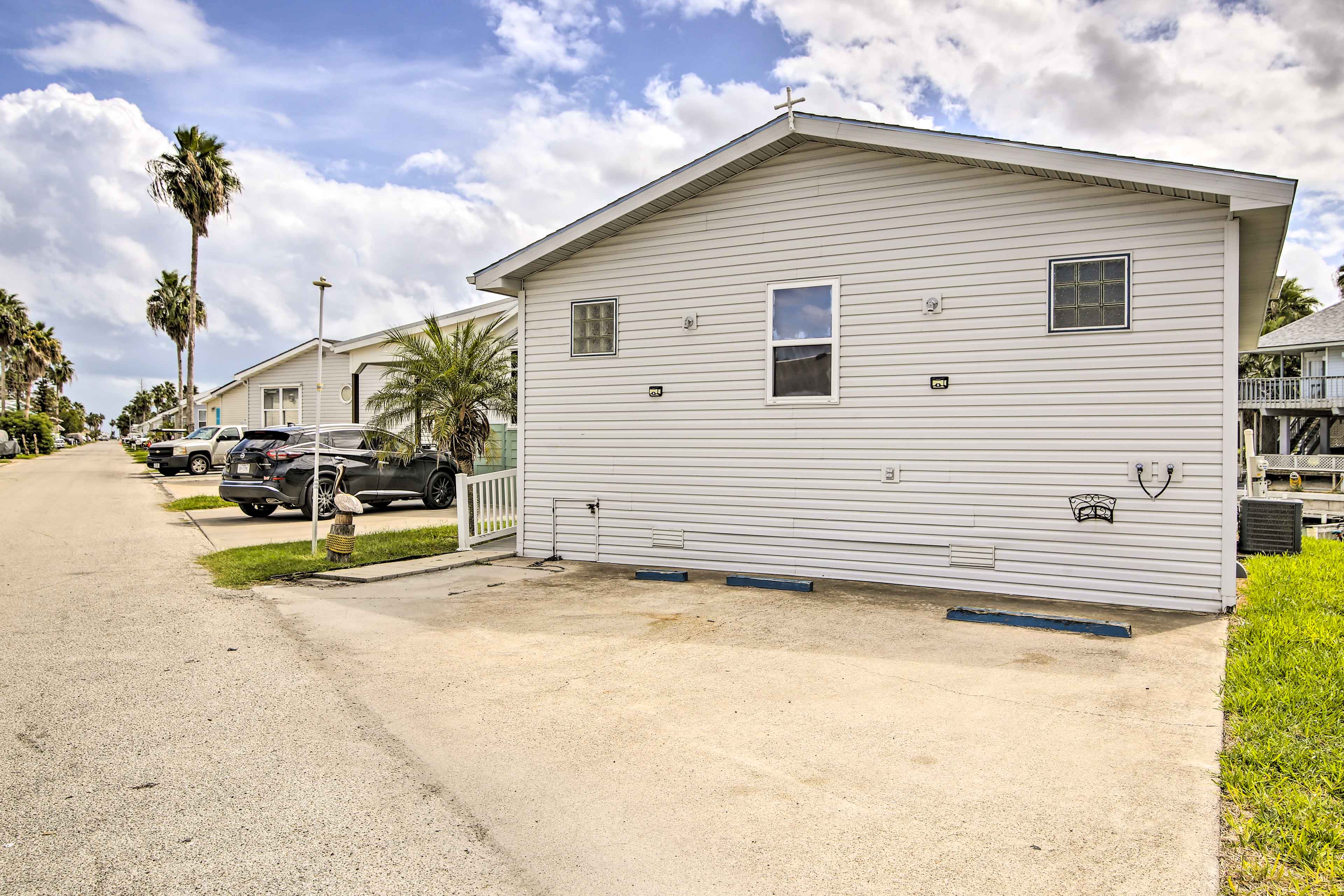 Parking | Driveway (2 Vehicles)